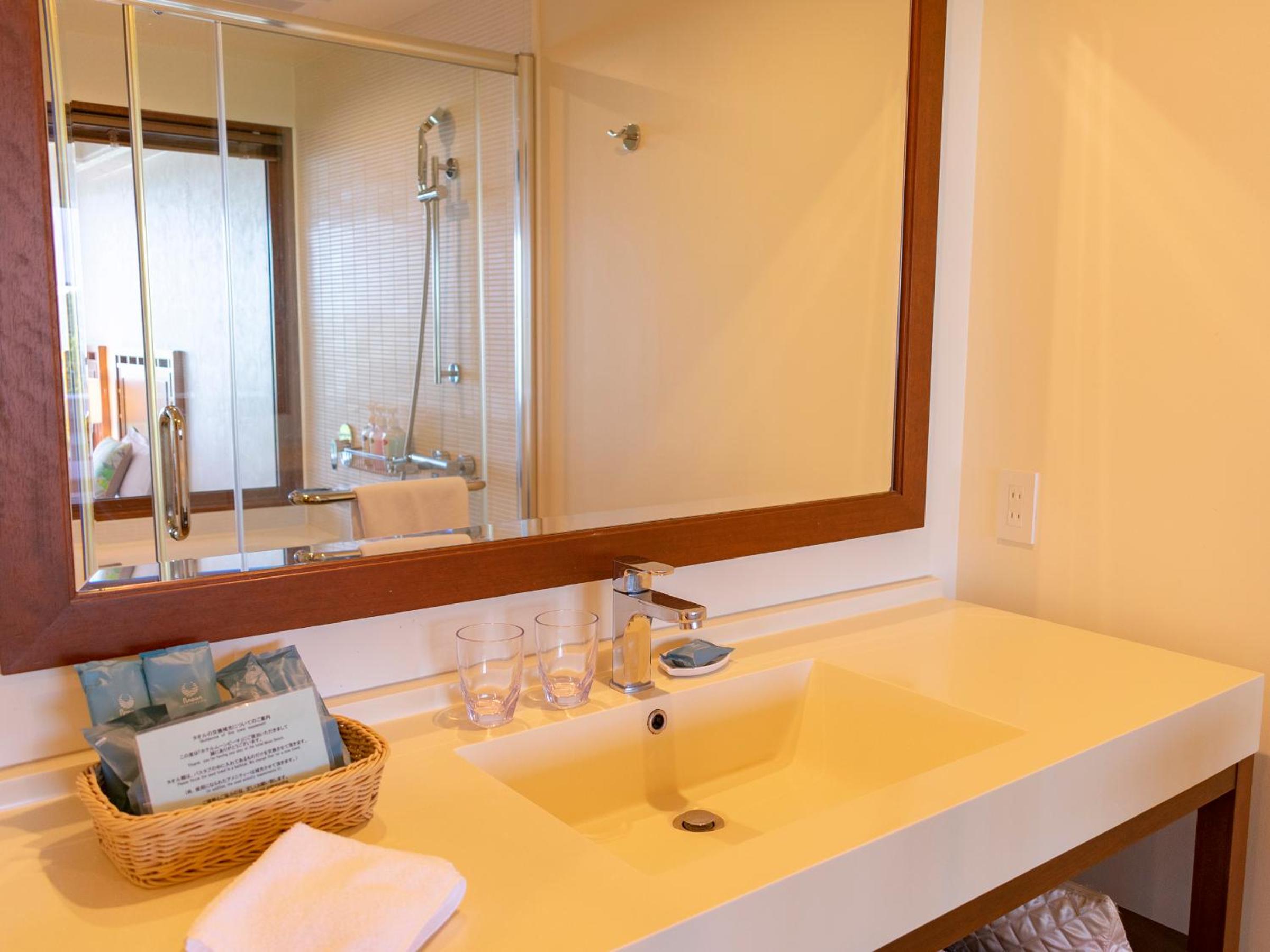 Luxury Room with Mountain View - Non-Smoking (Futon for 3+ guests) - Photo 8