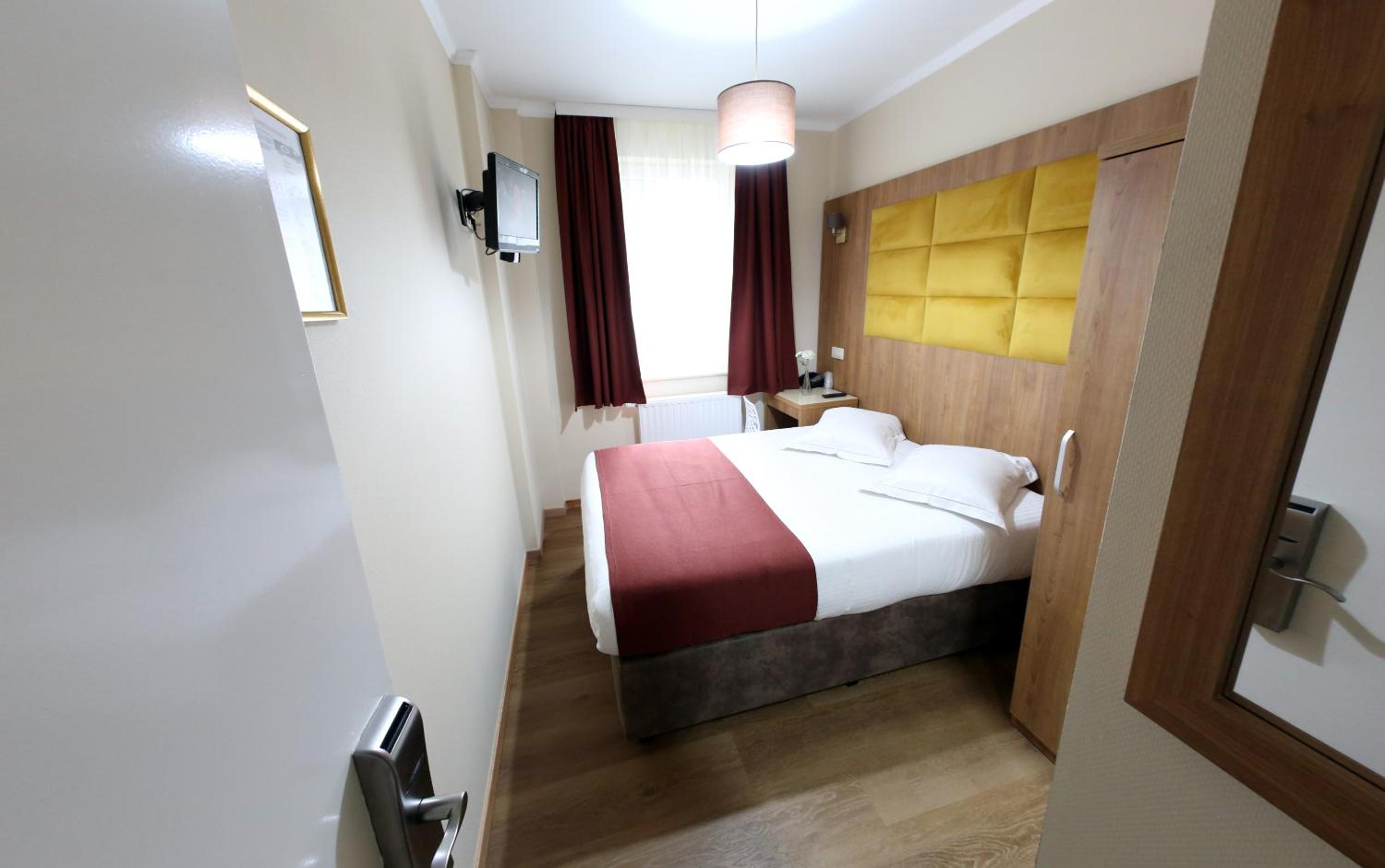Budget Double Room - Photo 1