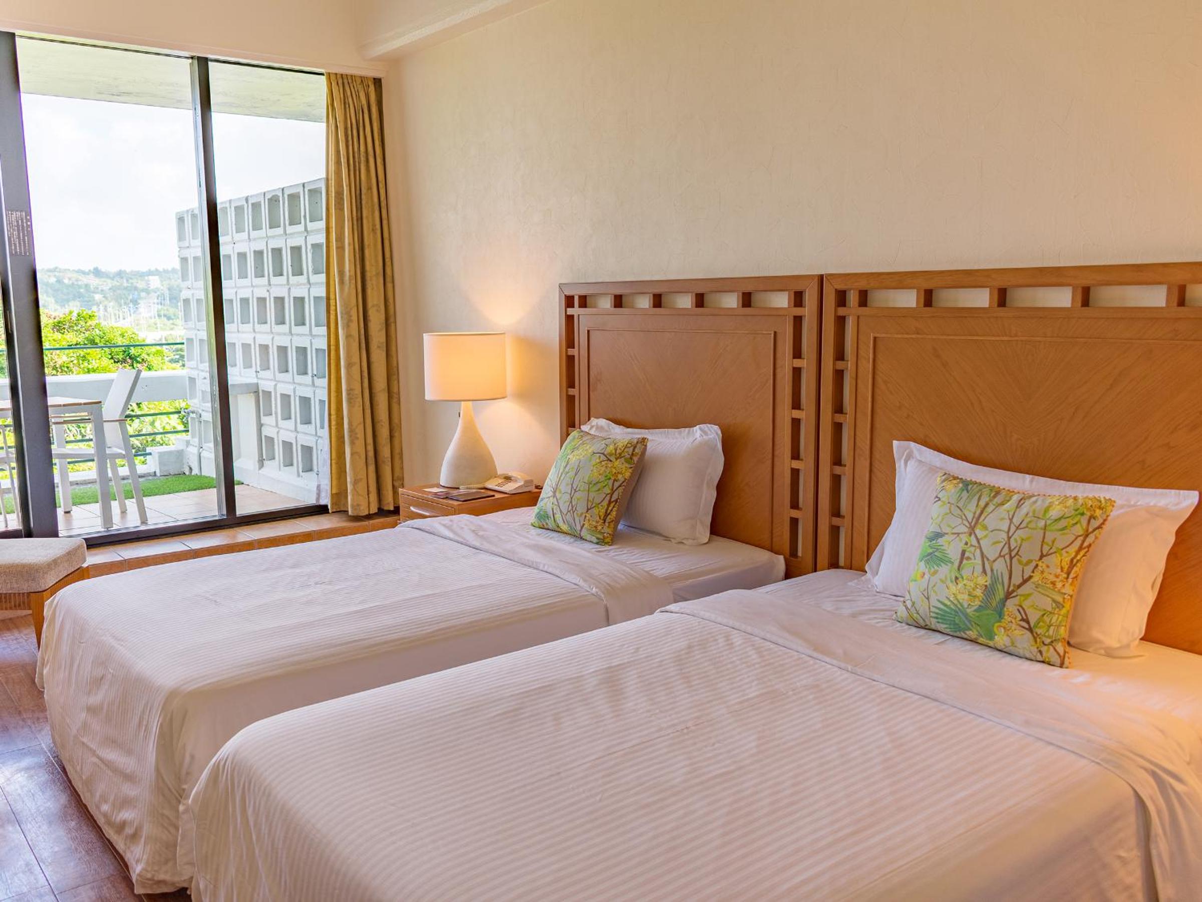 Superior Twin Room with Mountain View - Non-Smoking - Photo 1