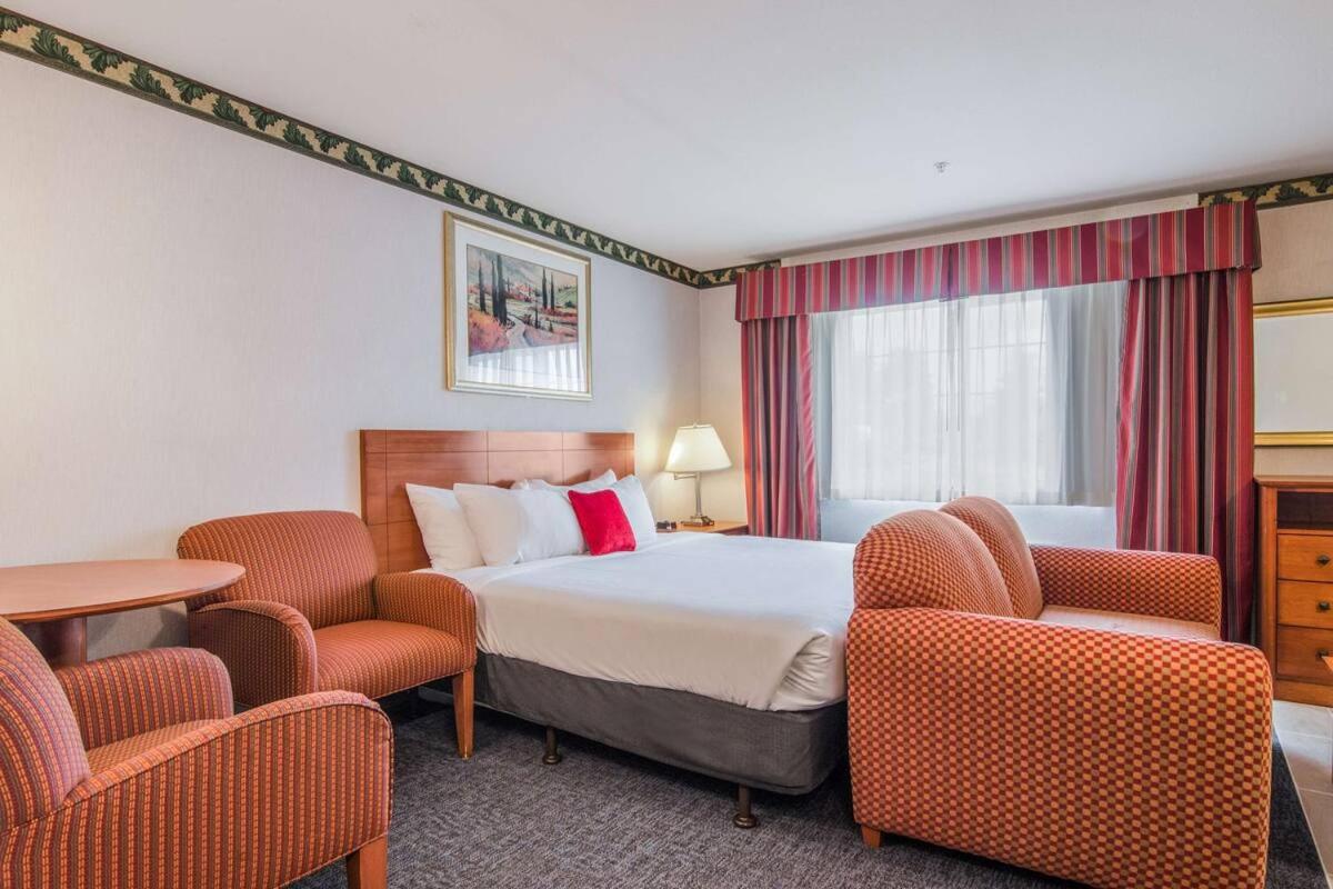 King Suite With Jetted Tub