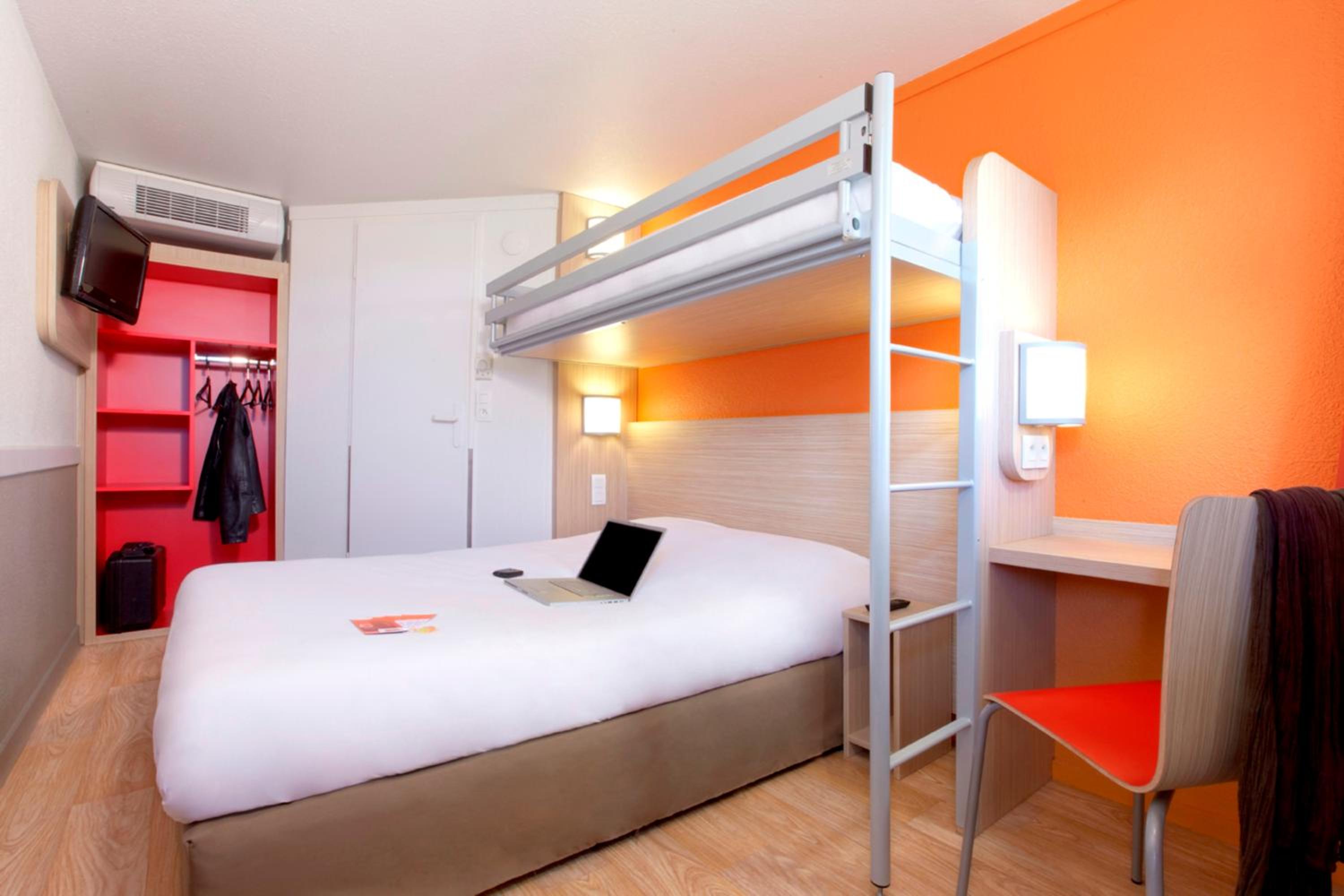 Triple Room with One Double Bed + One Single Bed - Photo 1