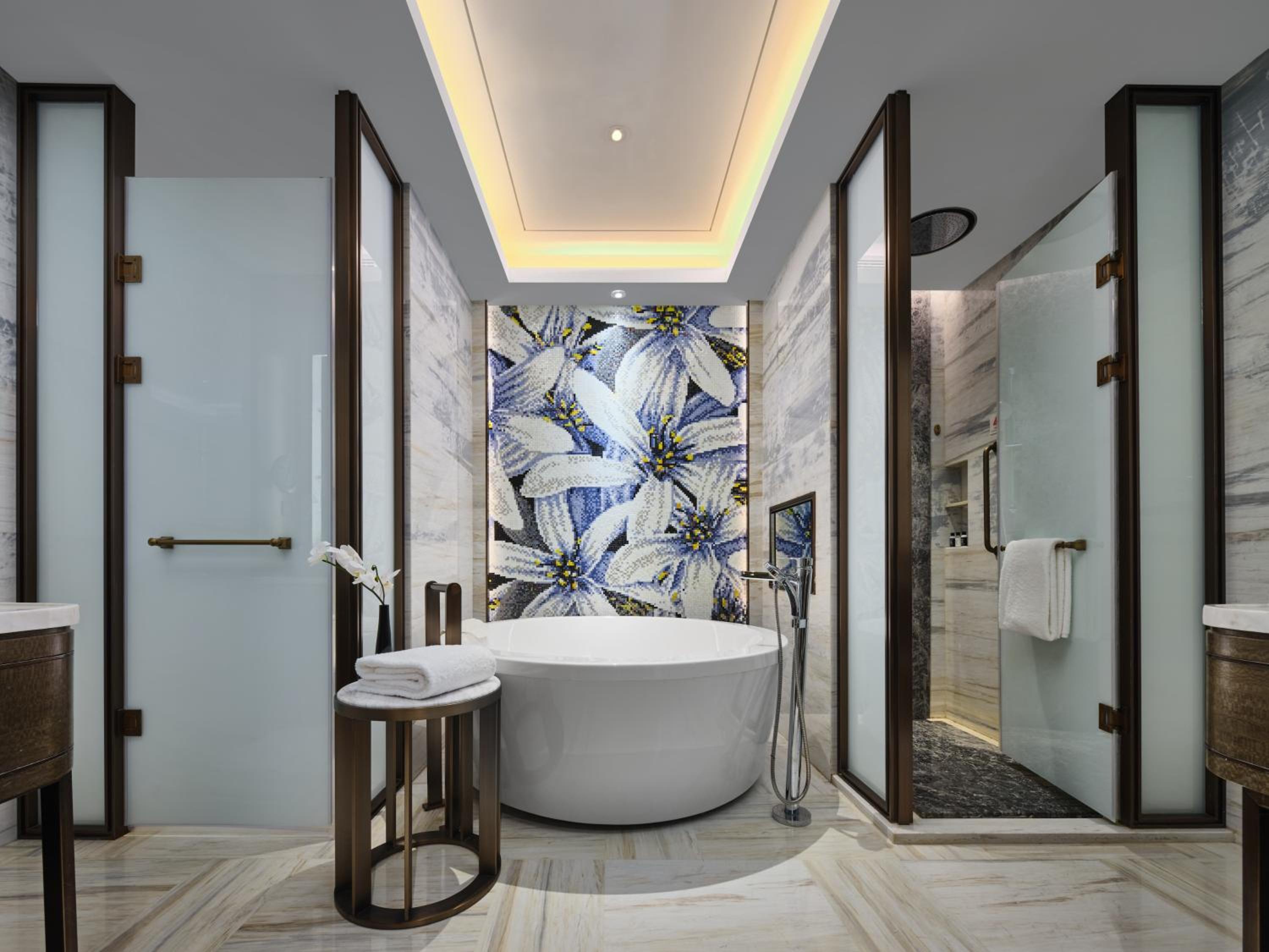 Executive Suite - Photo 3
