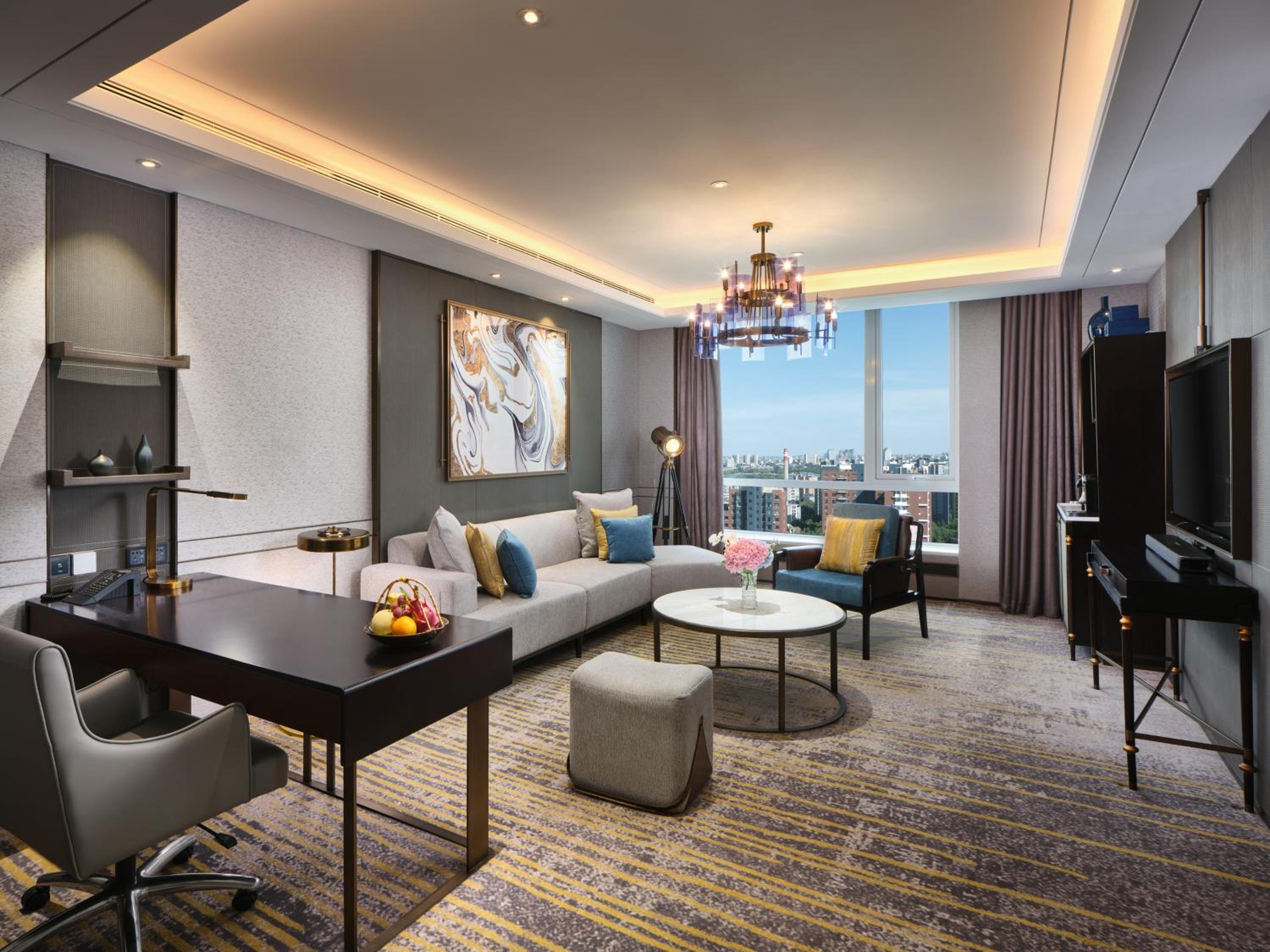Executive Suite - Photo 1