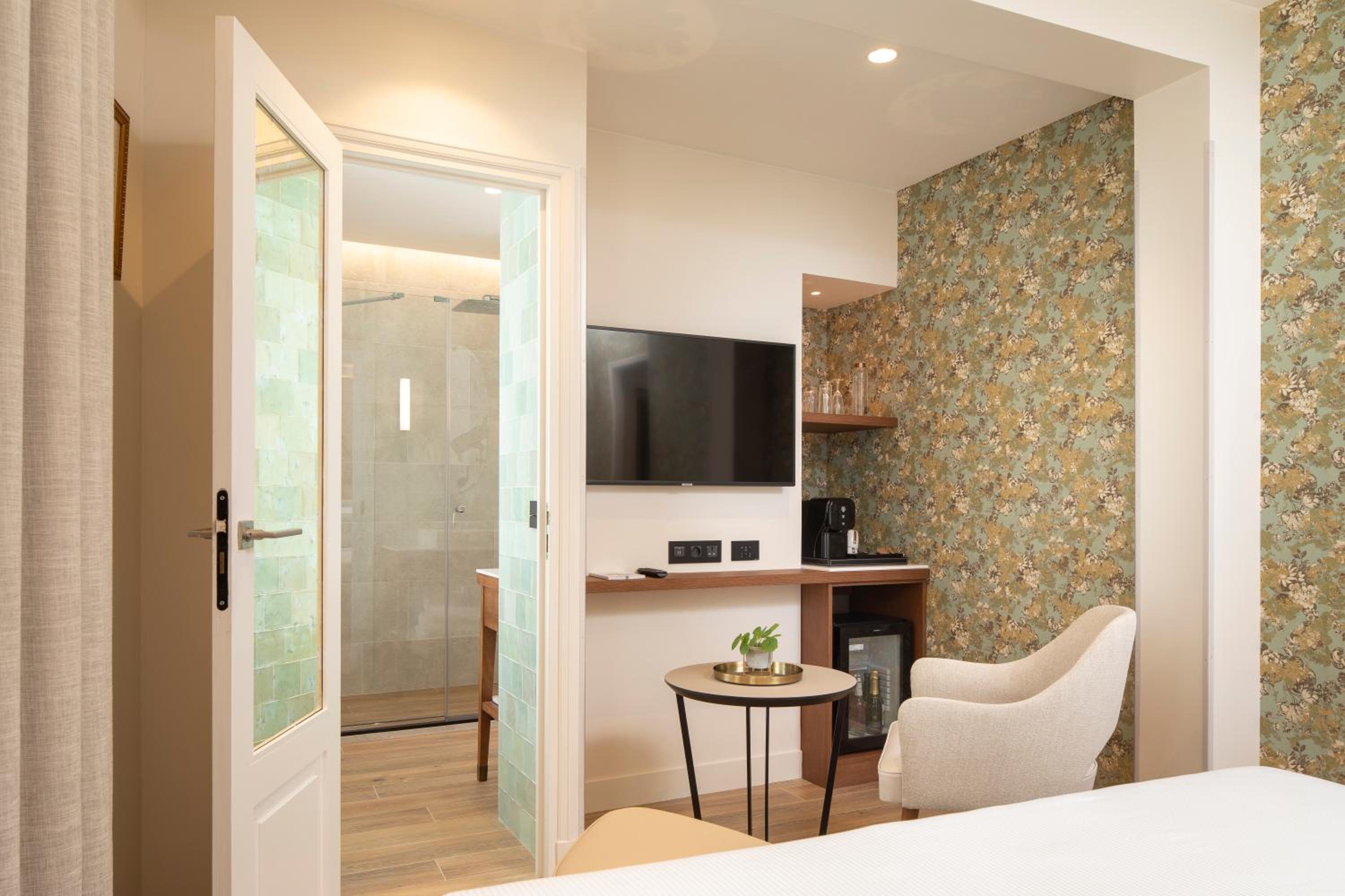 Deluxe Double or Twin Room photo 3