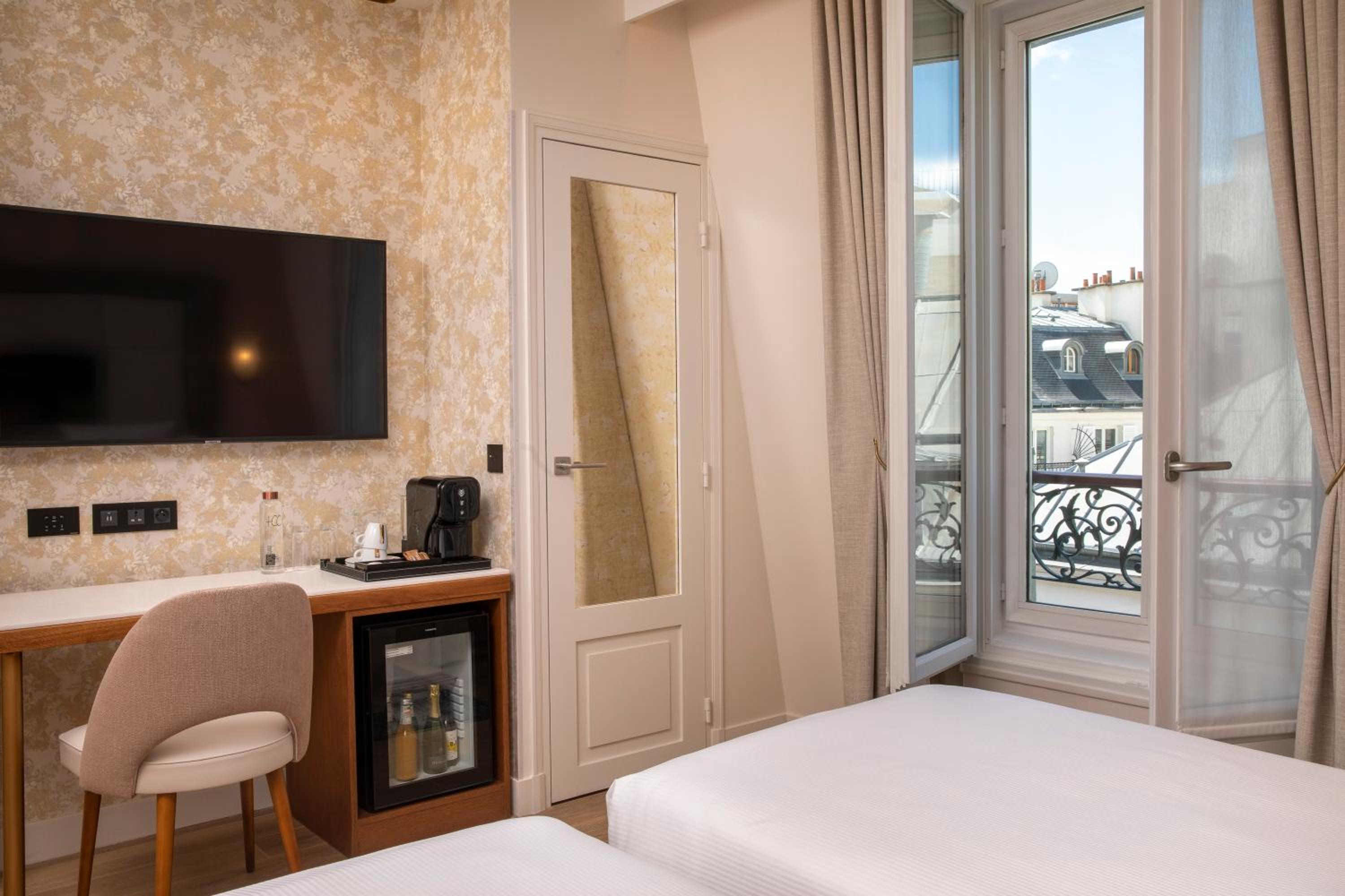 Deluxe Double or Twin Room photo 2