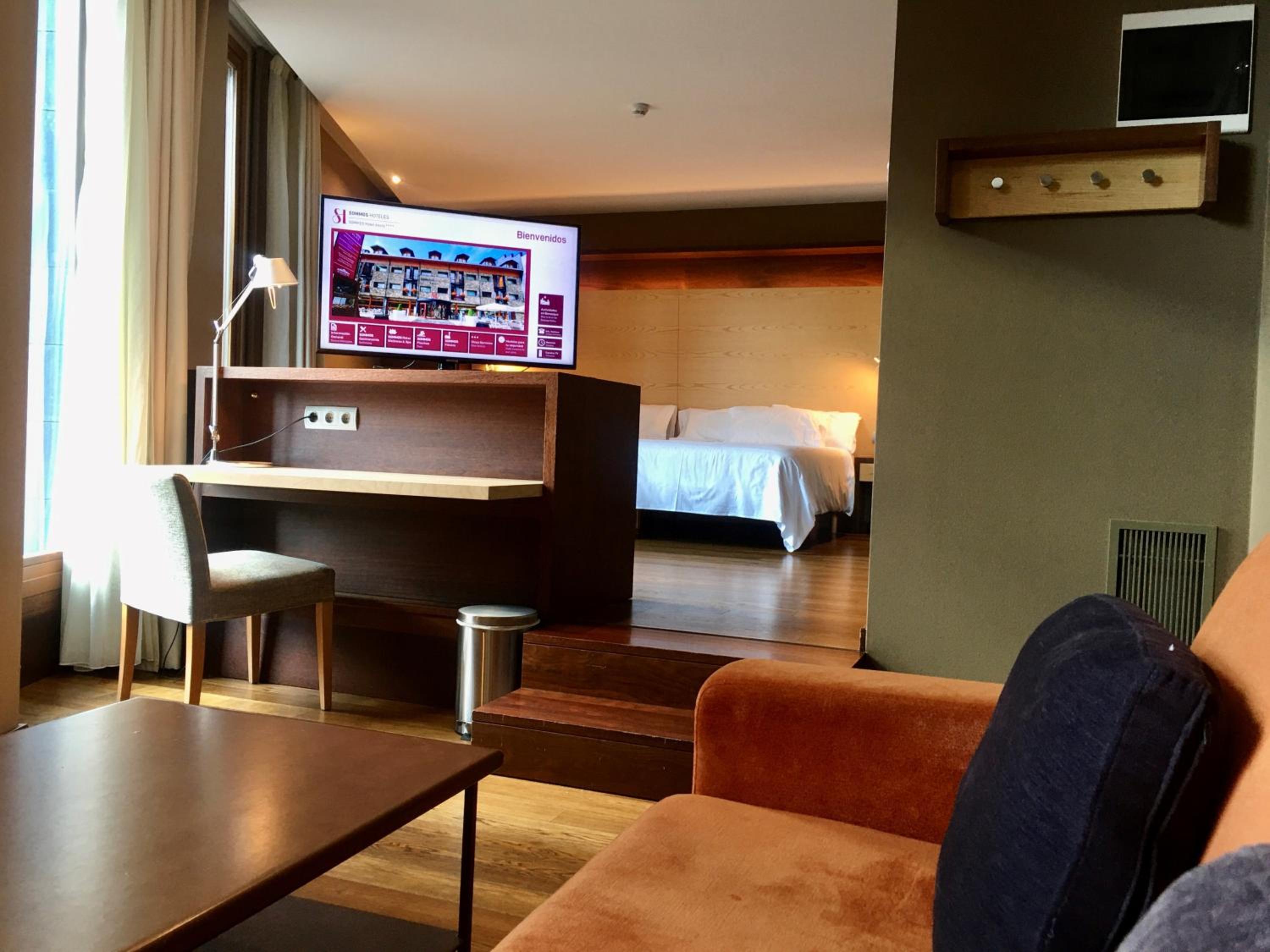 Junior Suite with Fireplace - Photo 12