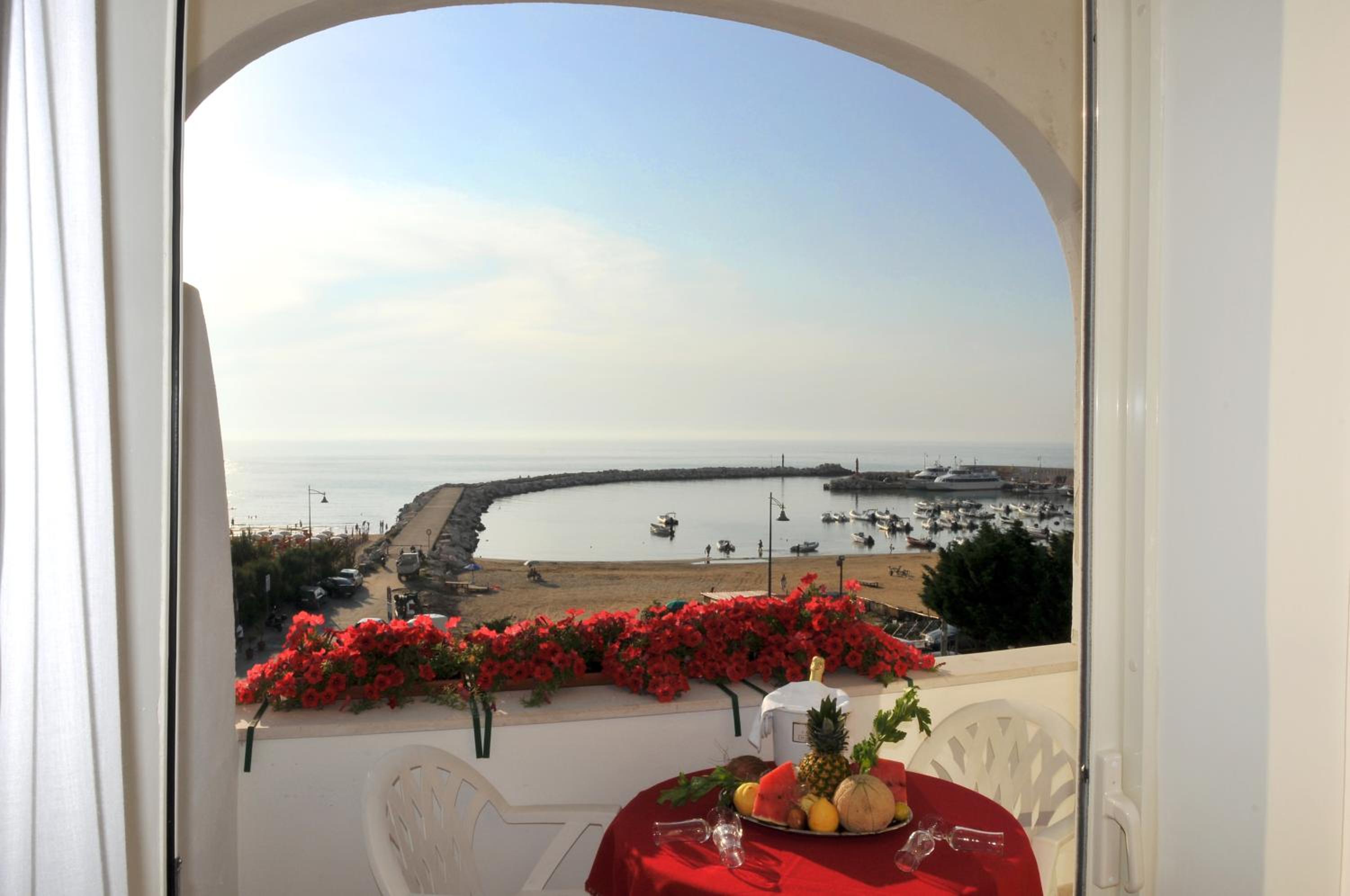 Double Room with Sea View - Photo 2