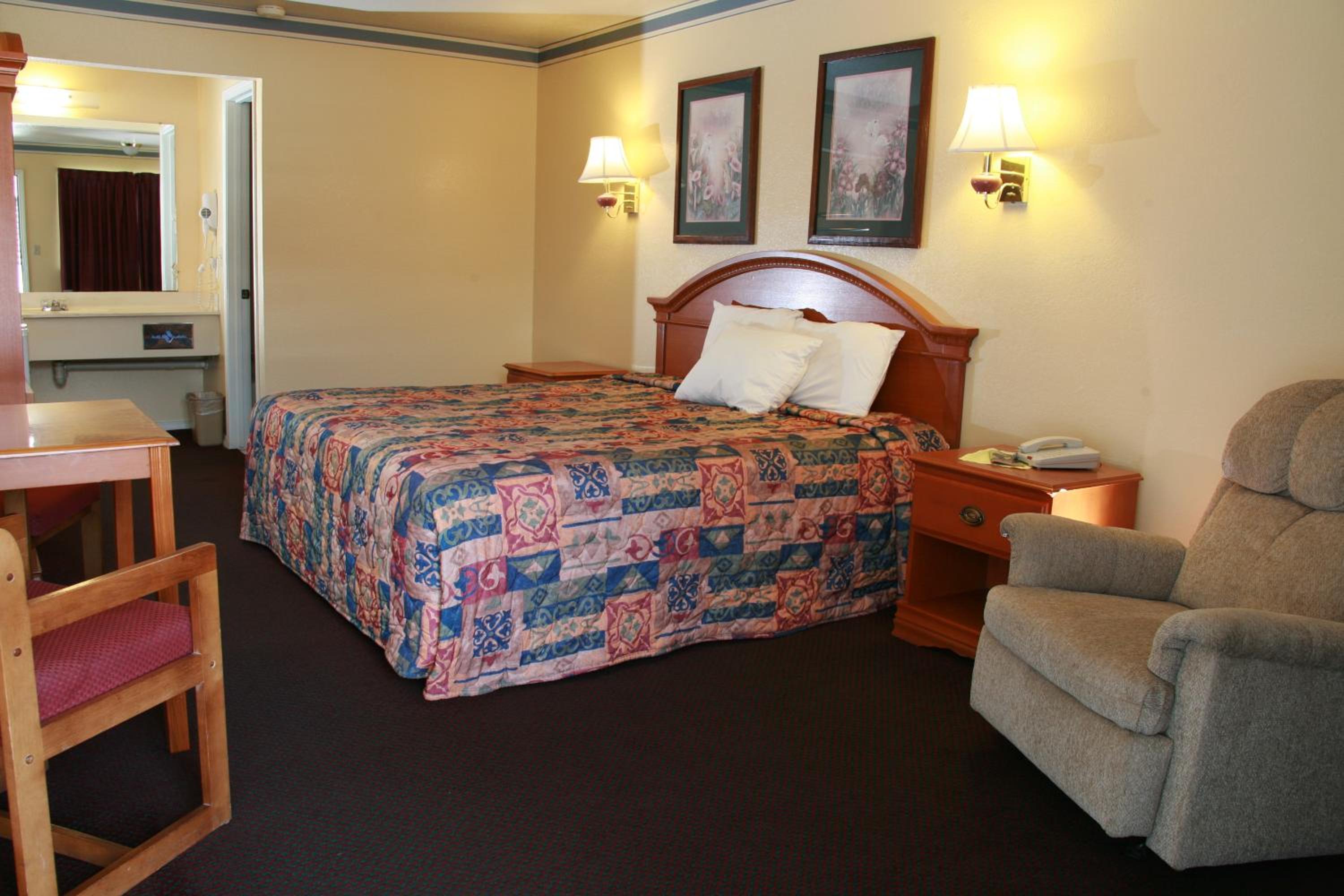 King Room - Non-Smoking photo 1