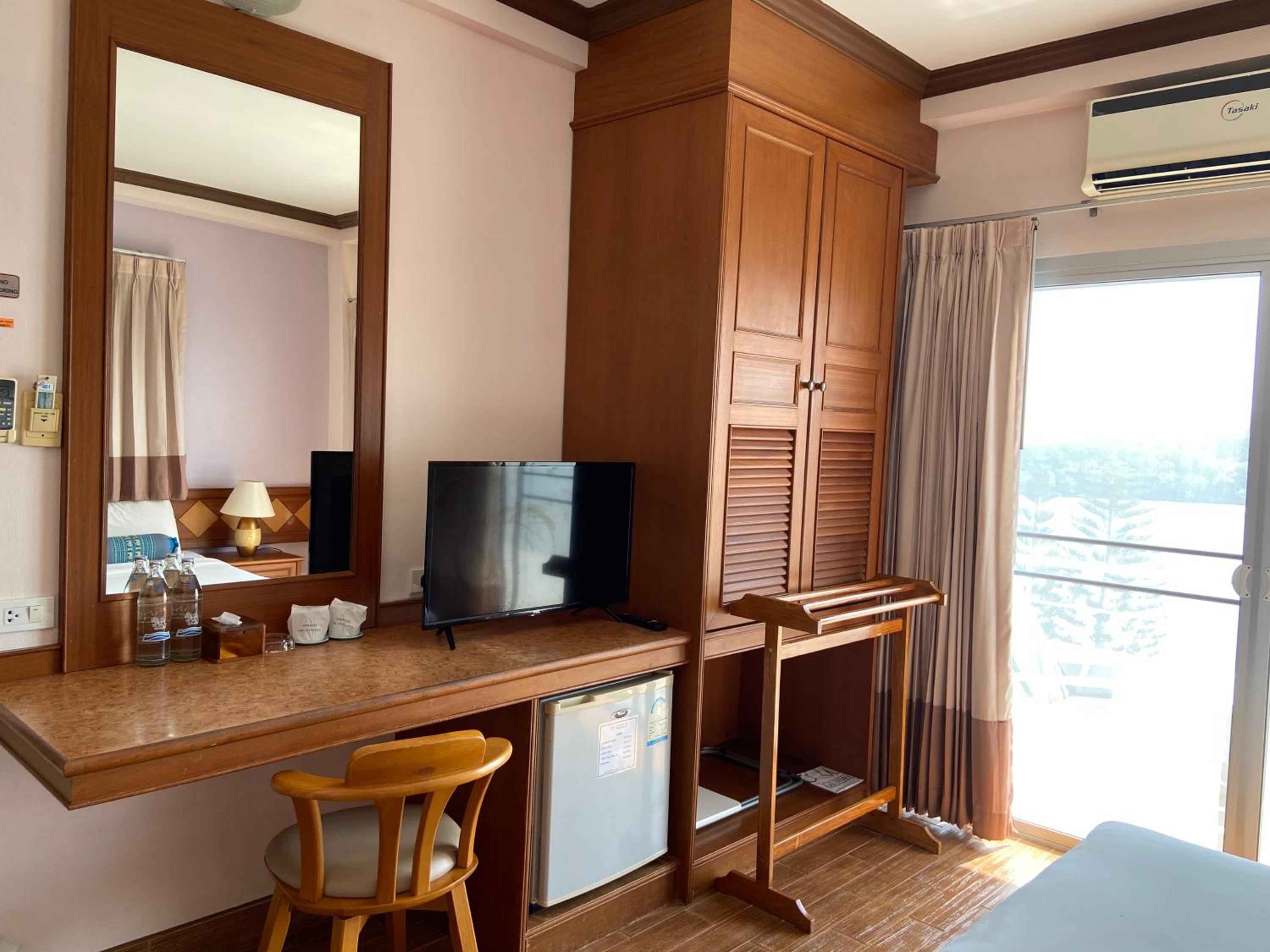 Twin Room with Sea View - Photo 6