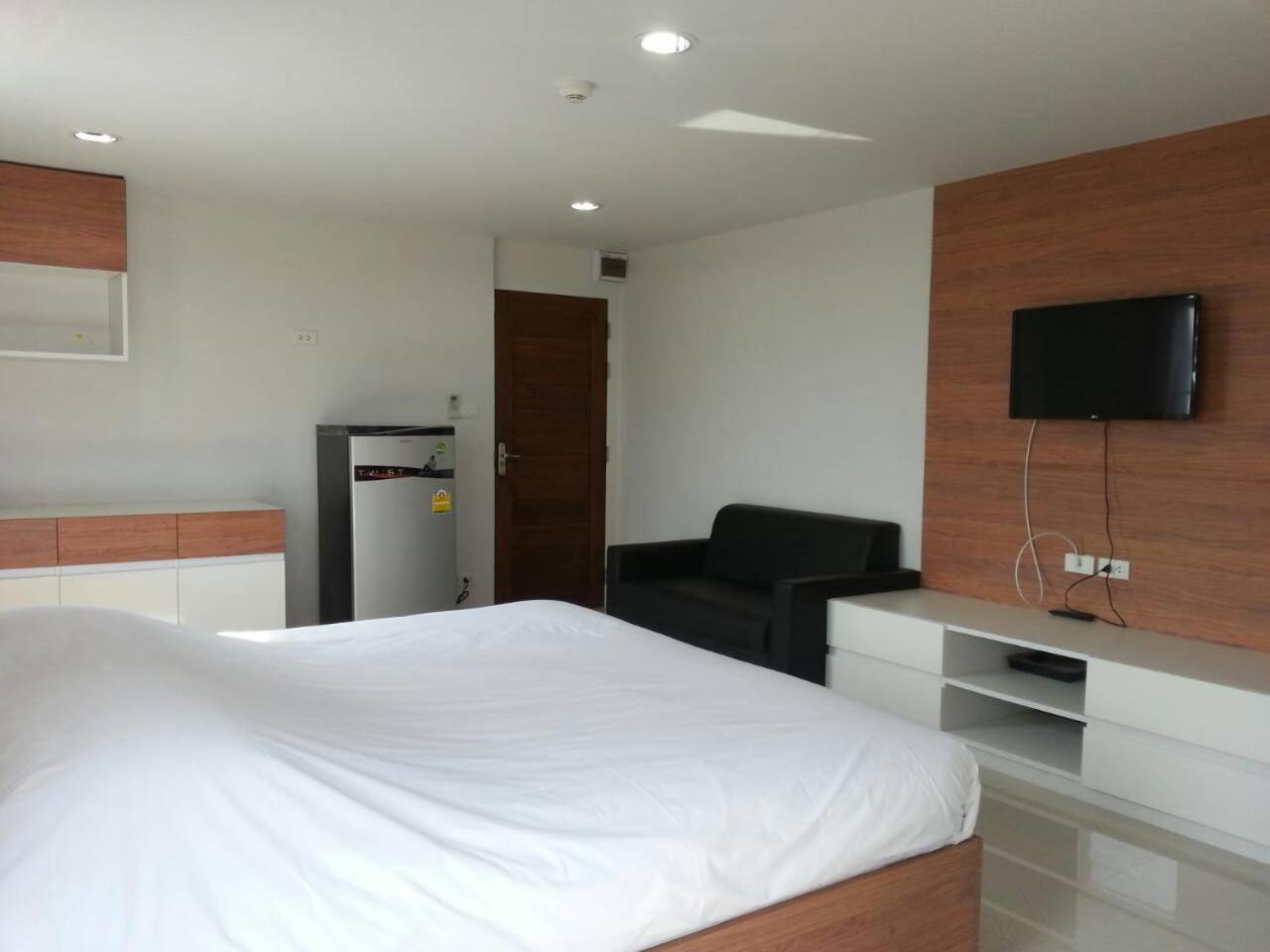 Double Room with Private Bathroom - Photo 9