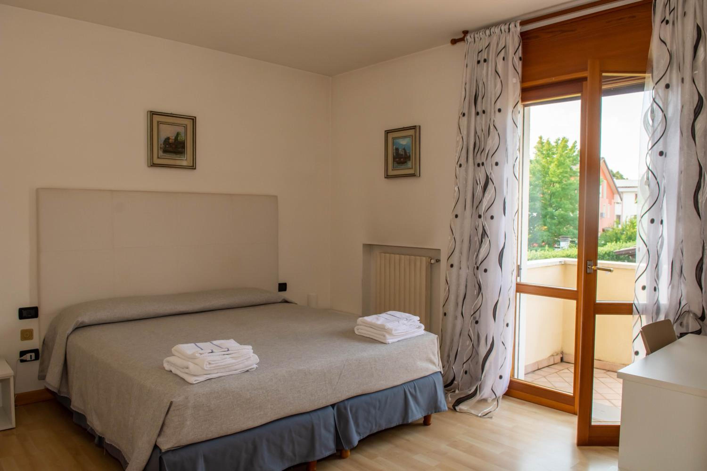 Double Room - Photo 6