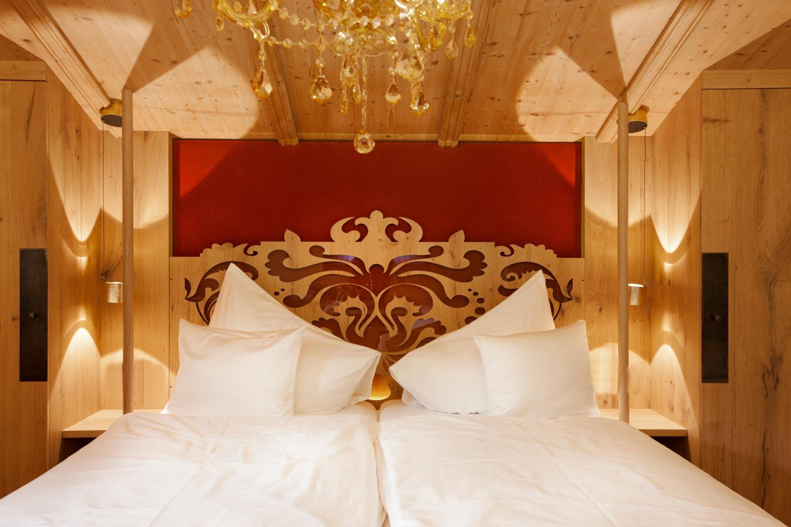 Deluxe Double Room - Photo 16