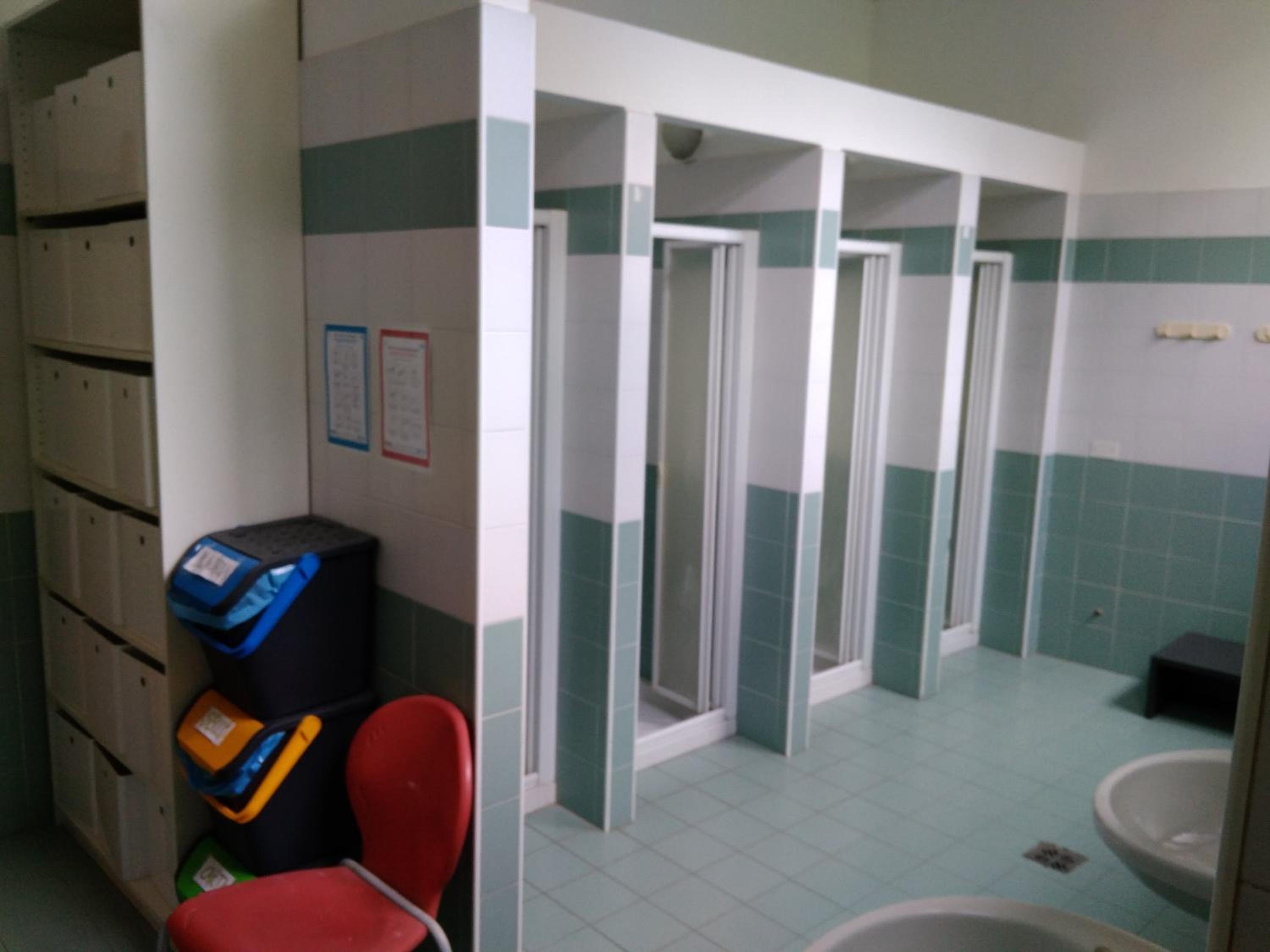 Basic Triple Room with Shared Bathroom photo 2