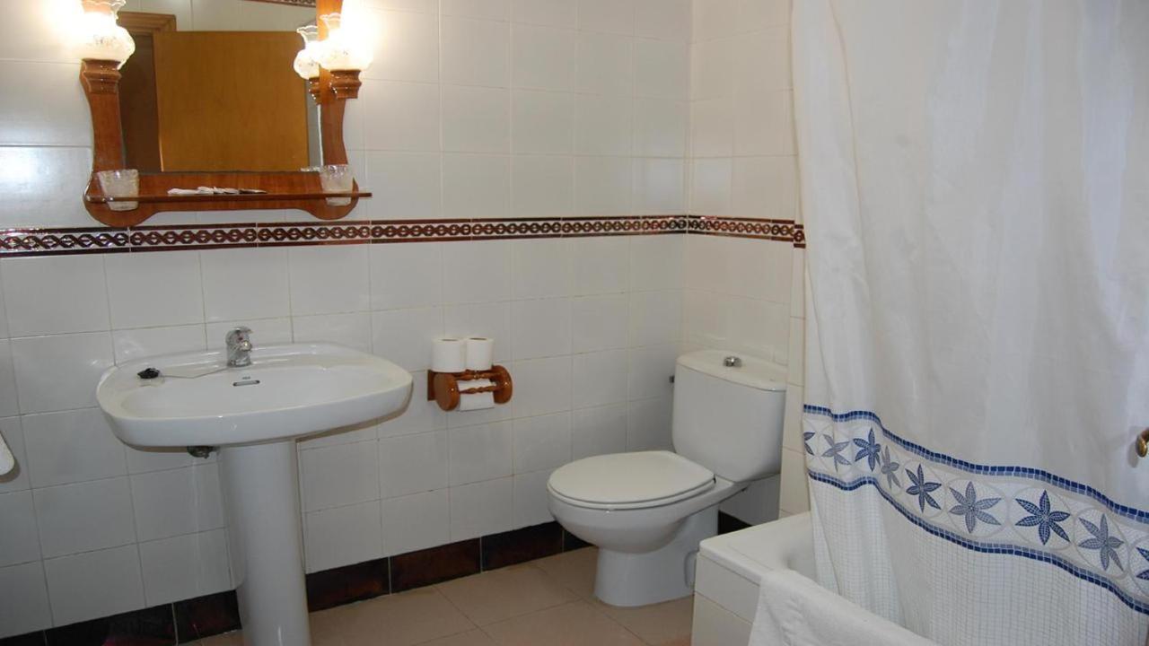 Double or Twin Room - Photo 9