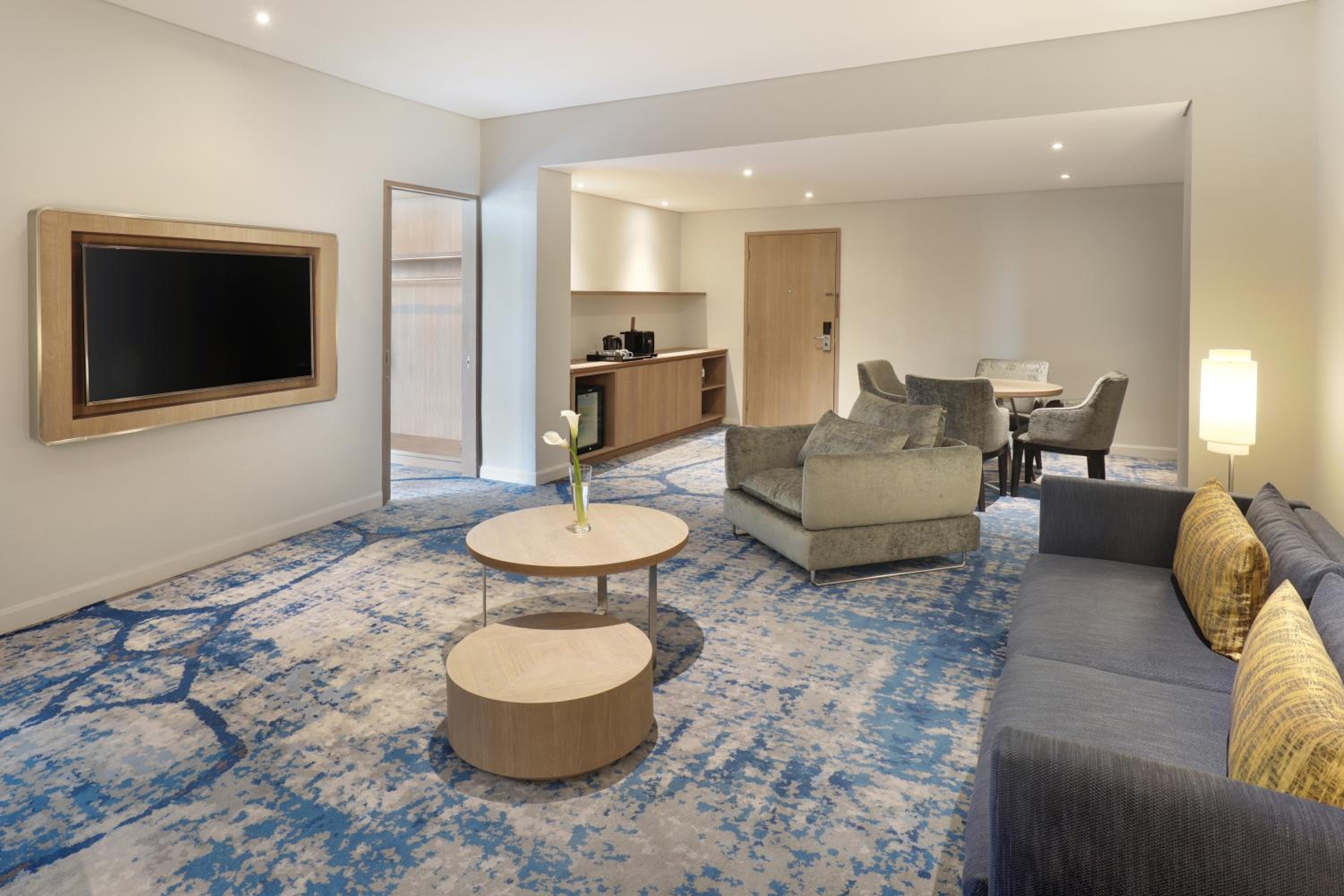 Deluxe Suite - Premier Floor - Photo 5