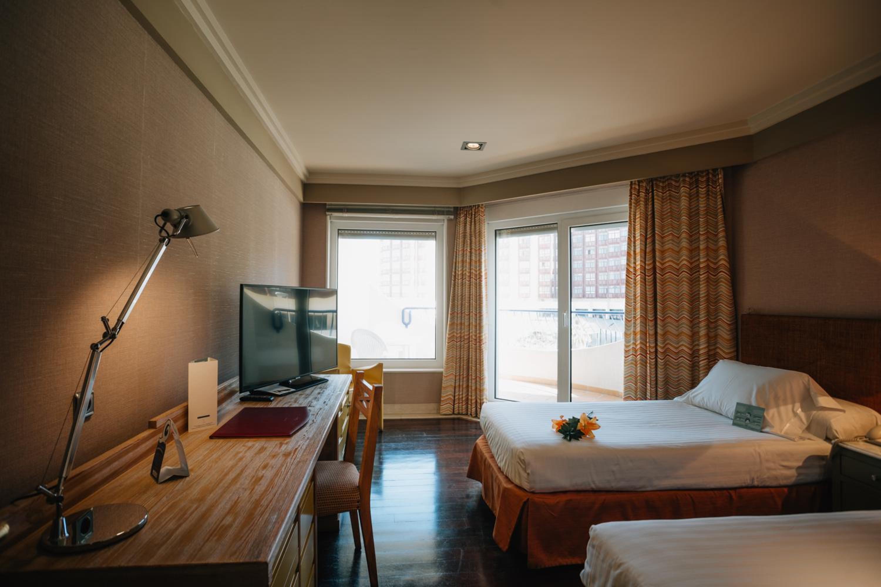 Double or Twin Room with Side Sea View - Photo 1