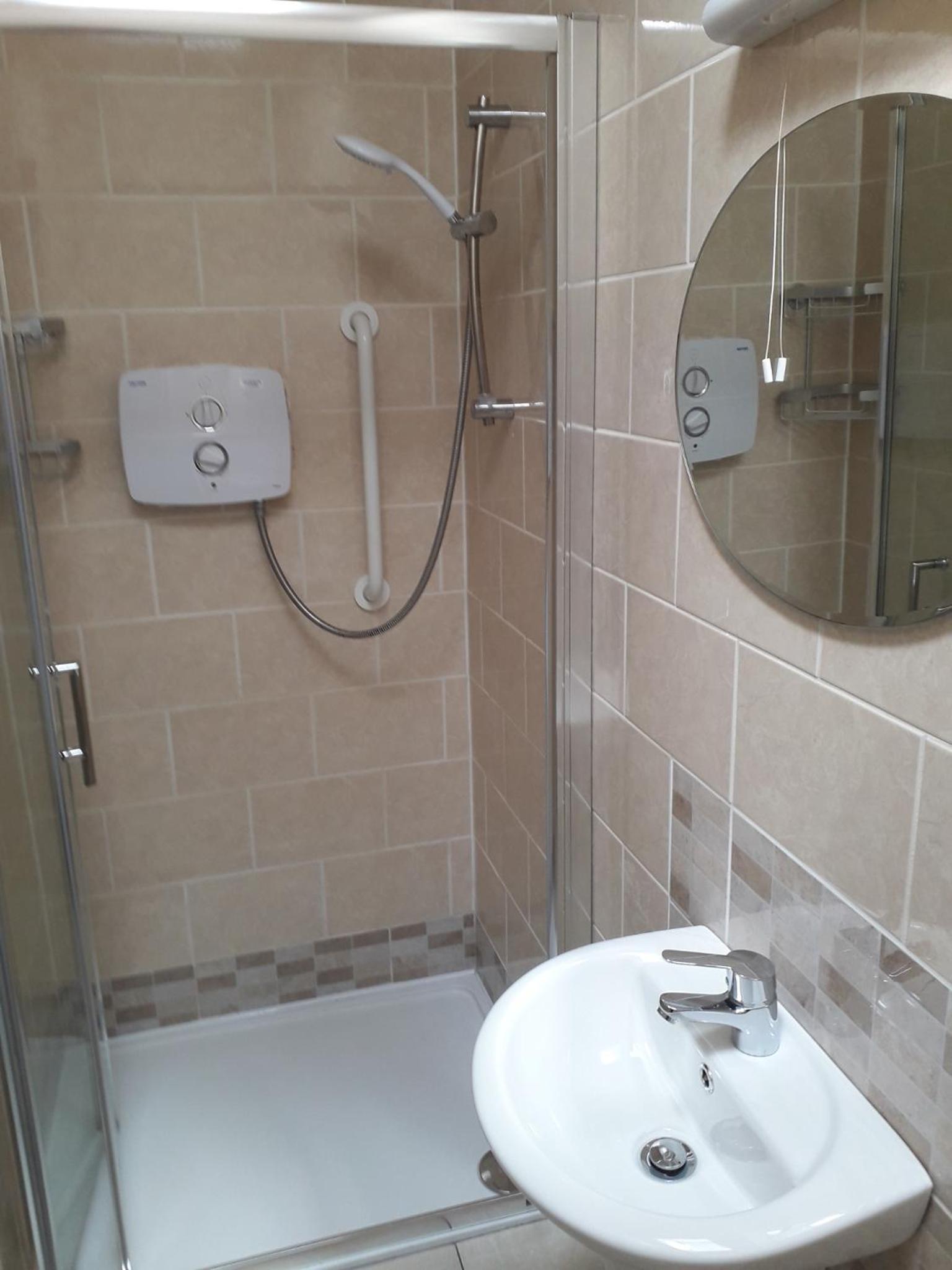 Double Room with Private Bathroom - Photo 3