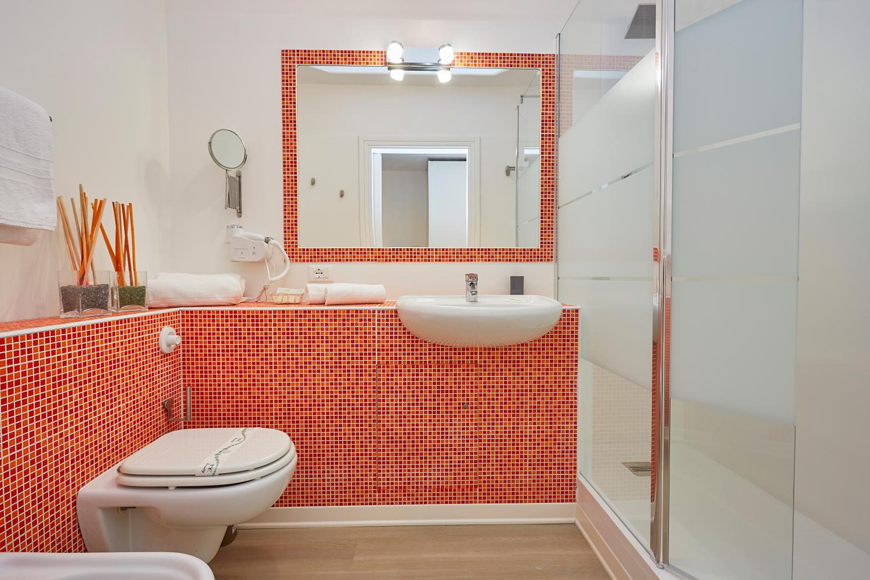 Standard Double or Twin Room with Partial View photo 2