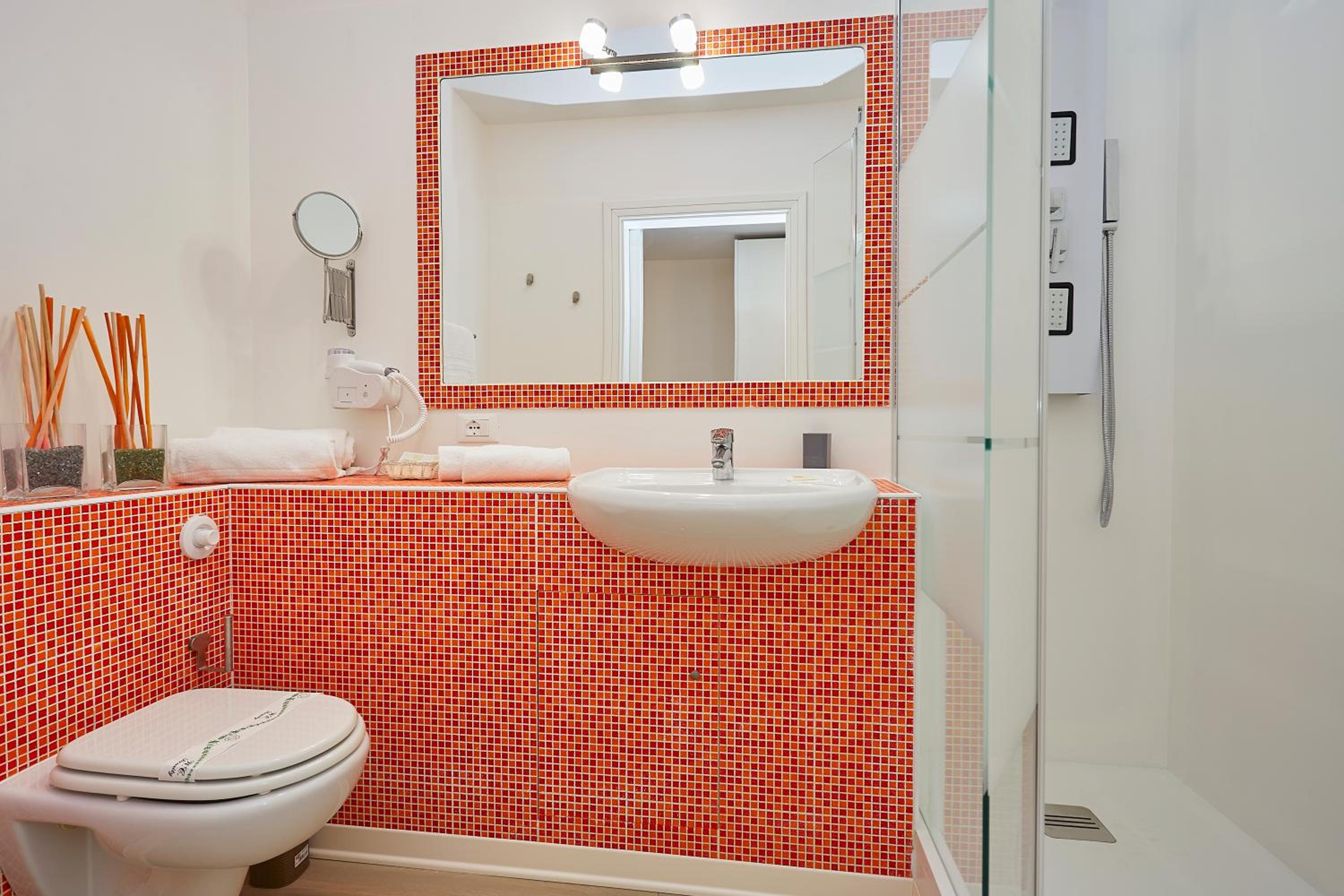 Standard Double or Twin Room with Partial View photo 3