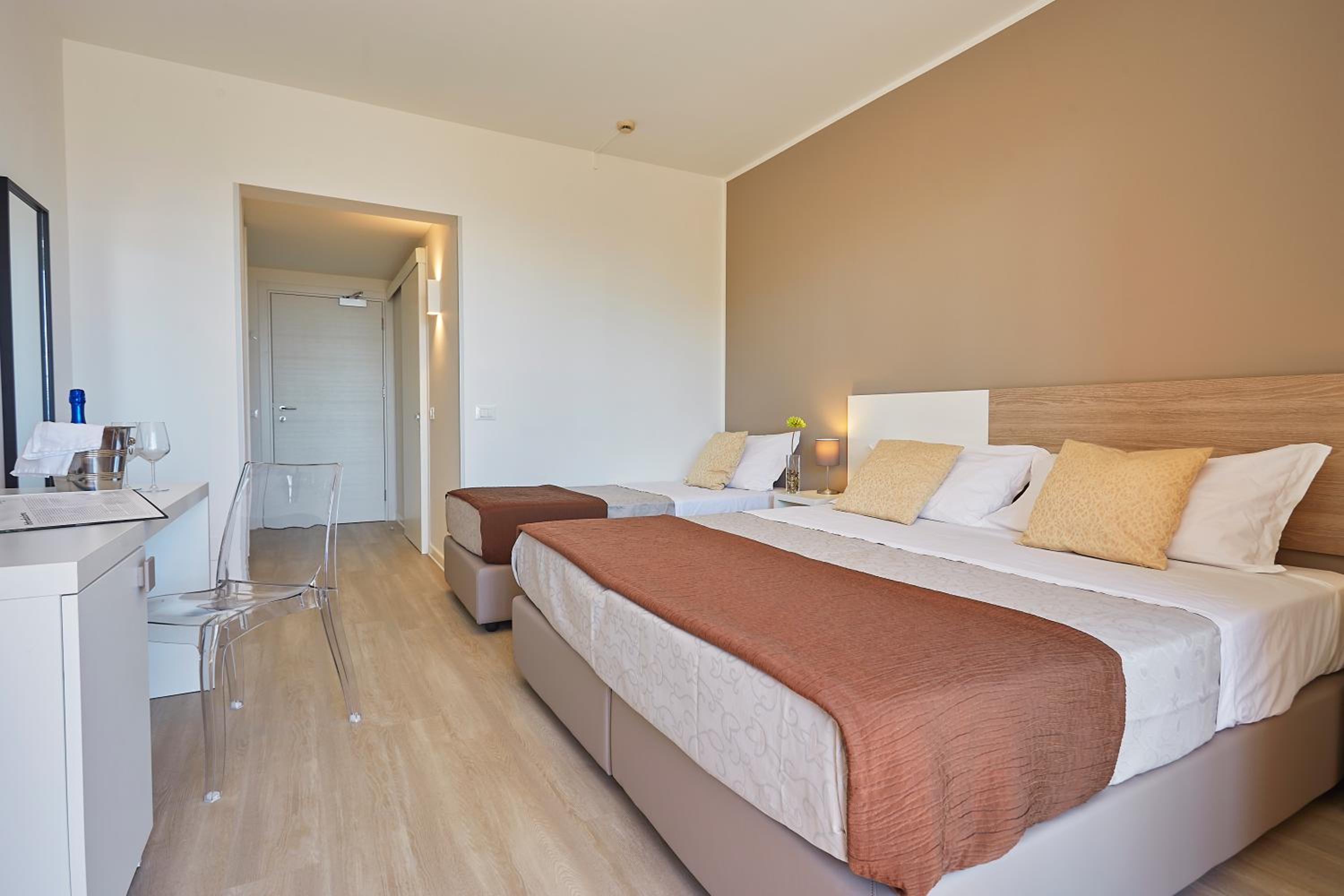 Wirtschafts-Triple-Zimmer mit teilweisem Blick