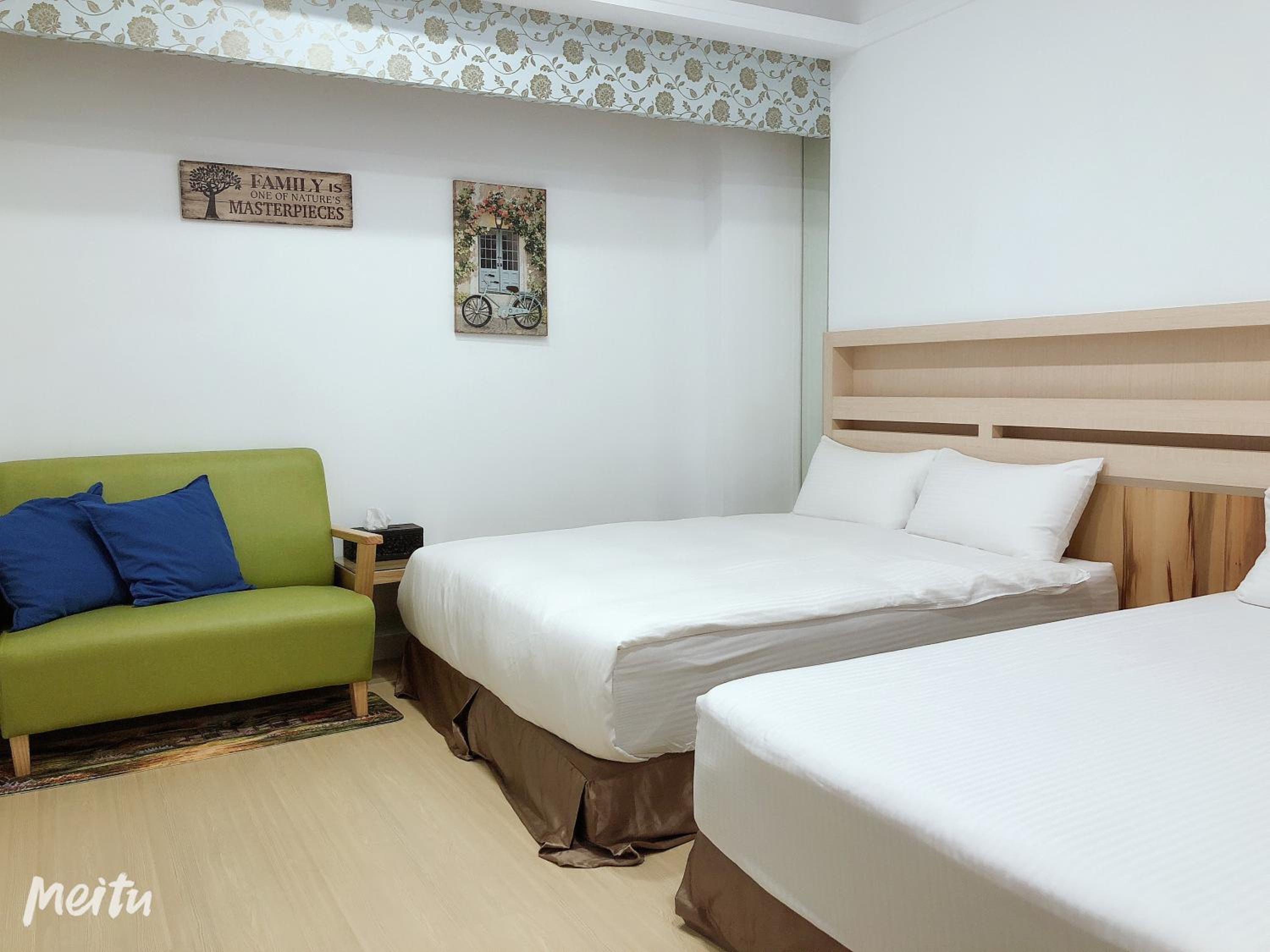 Standard Double Room with Two Double Beds photo 3