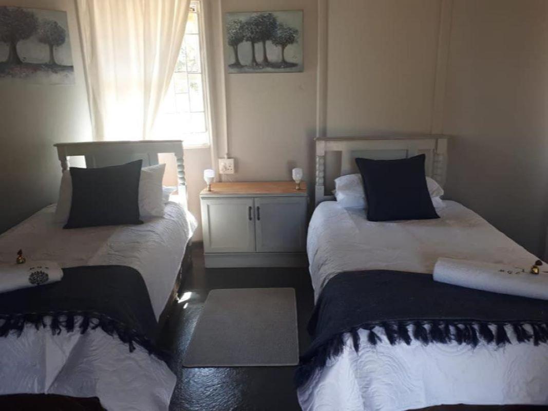 Twin Room - Photo 2