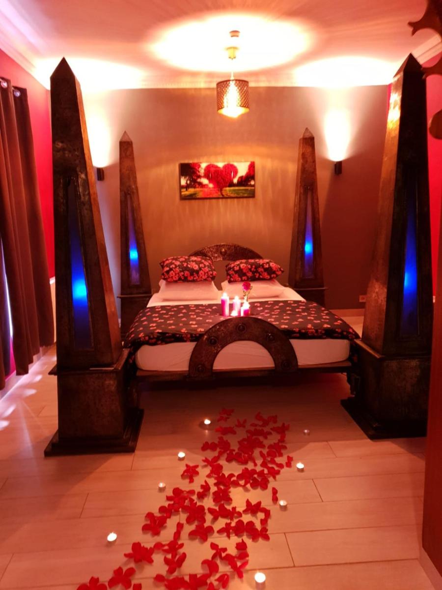 Double Room with Spa Bath photo 3