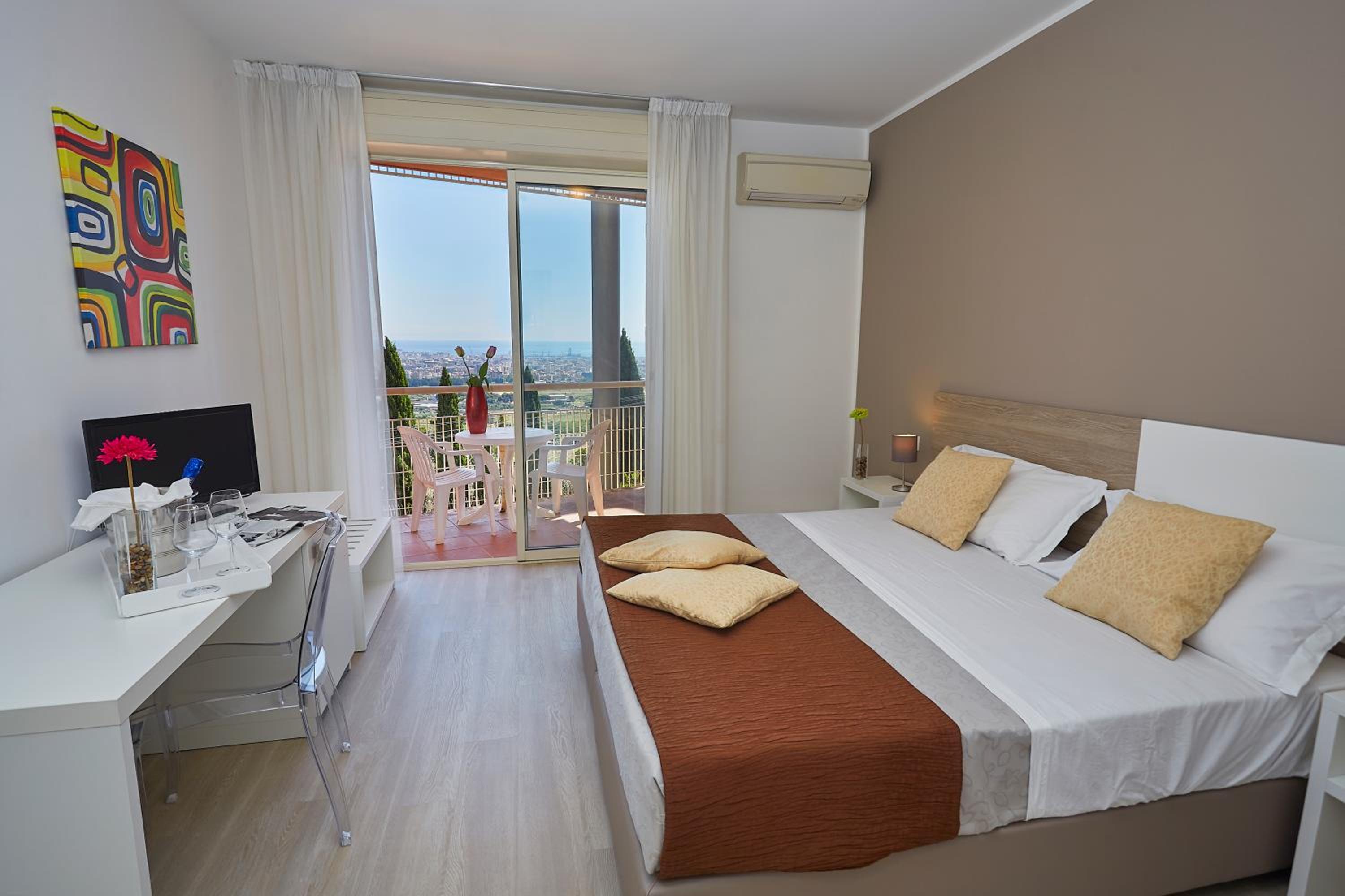 Standard Double Room - Photo 3
