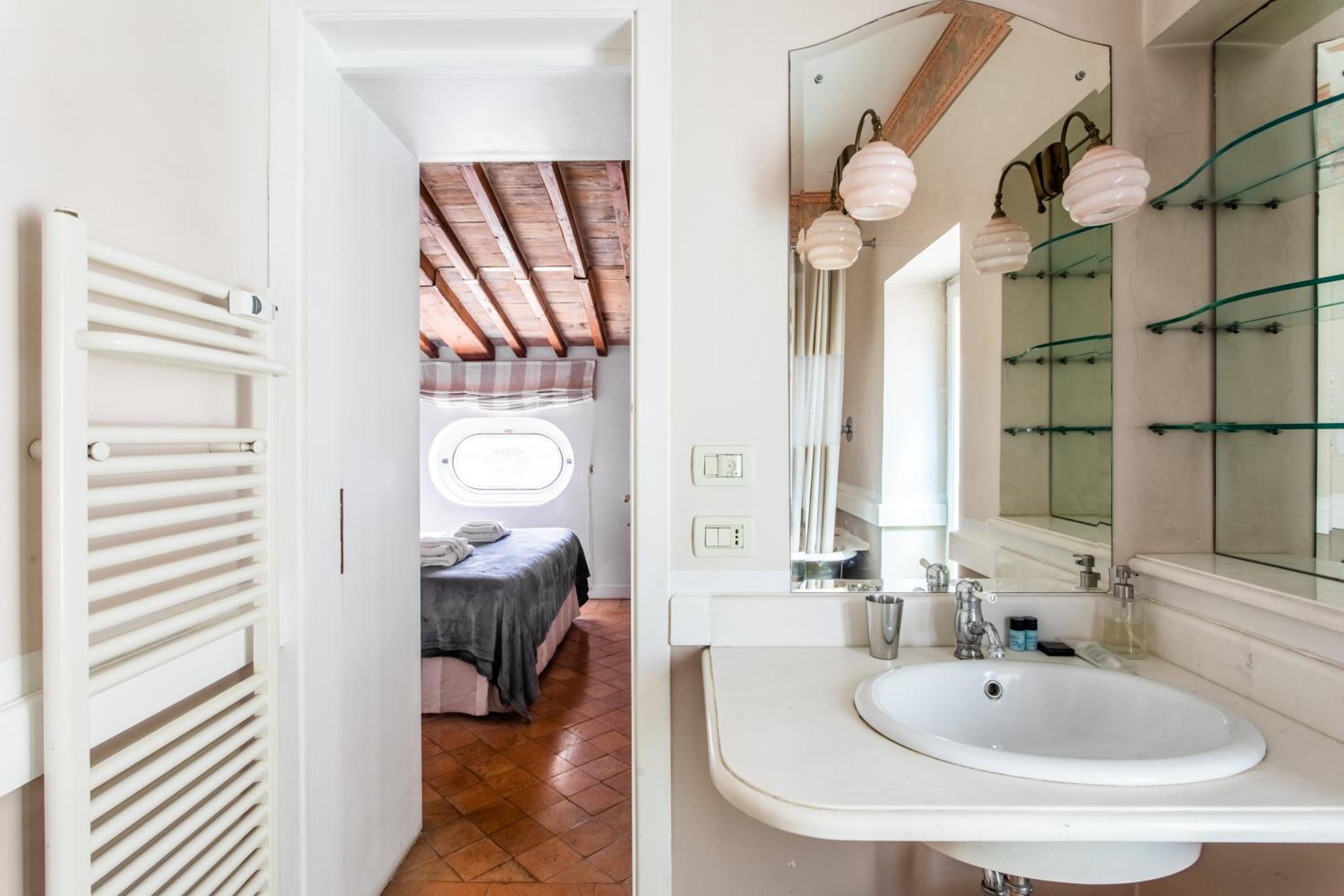 One-Bedroom Apartment with Terrace Split Level (4 Adults) photo 2