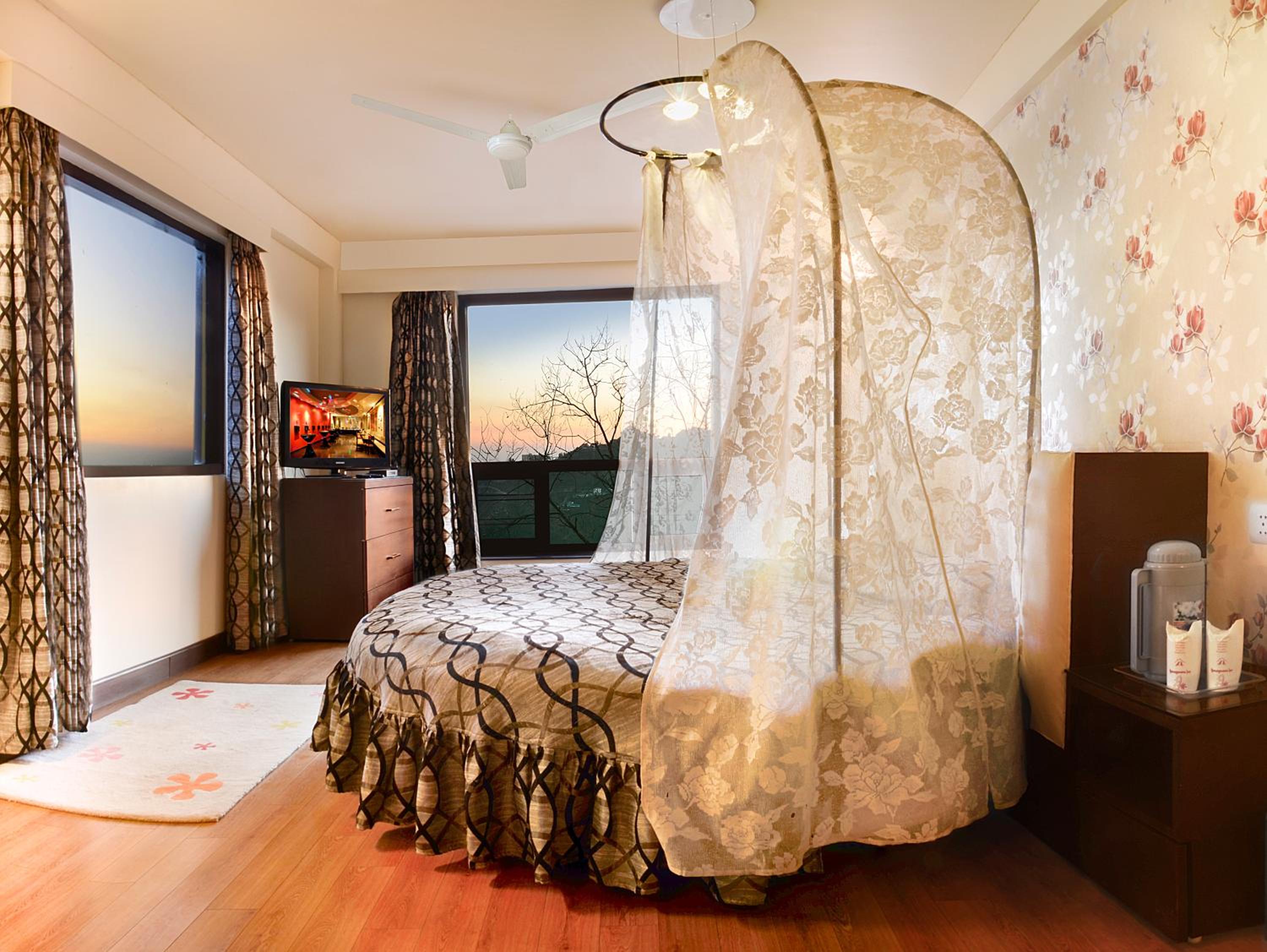 Honeymoon Special - Photo 1