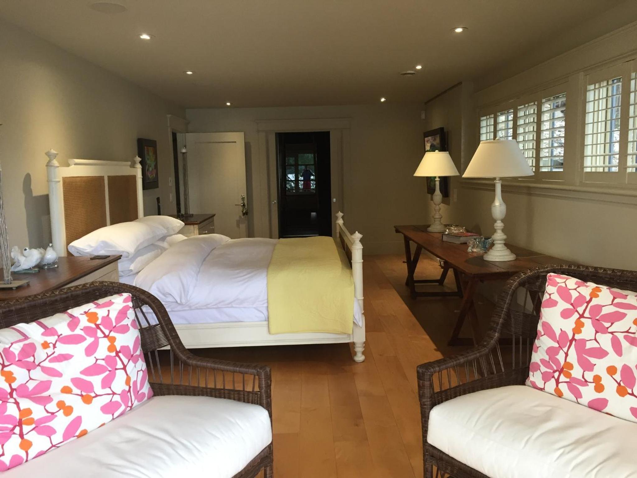 Suite with One King Bed (Non Smoking) photo 1