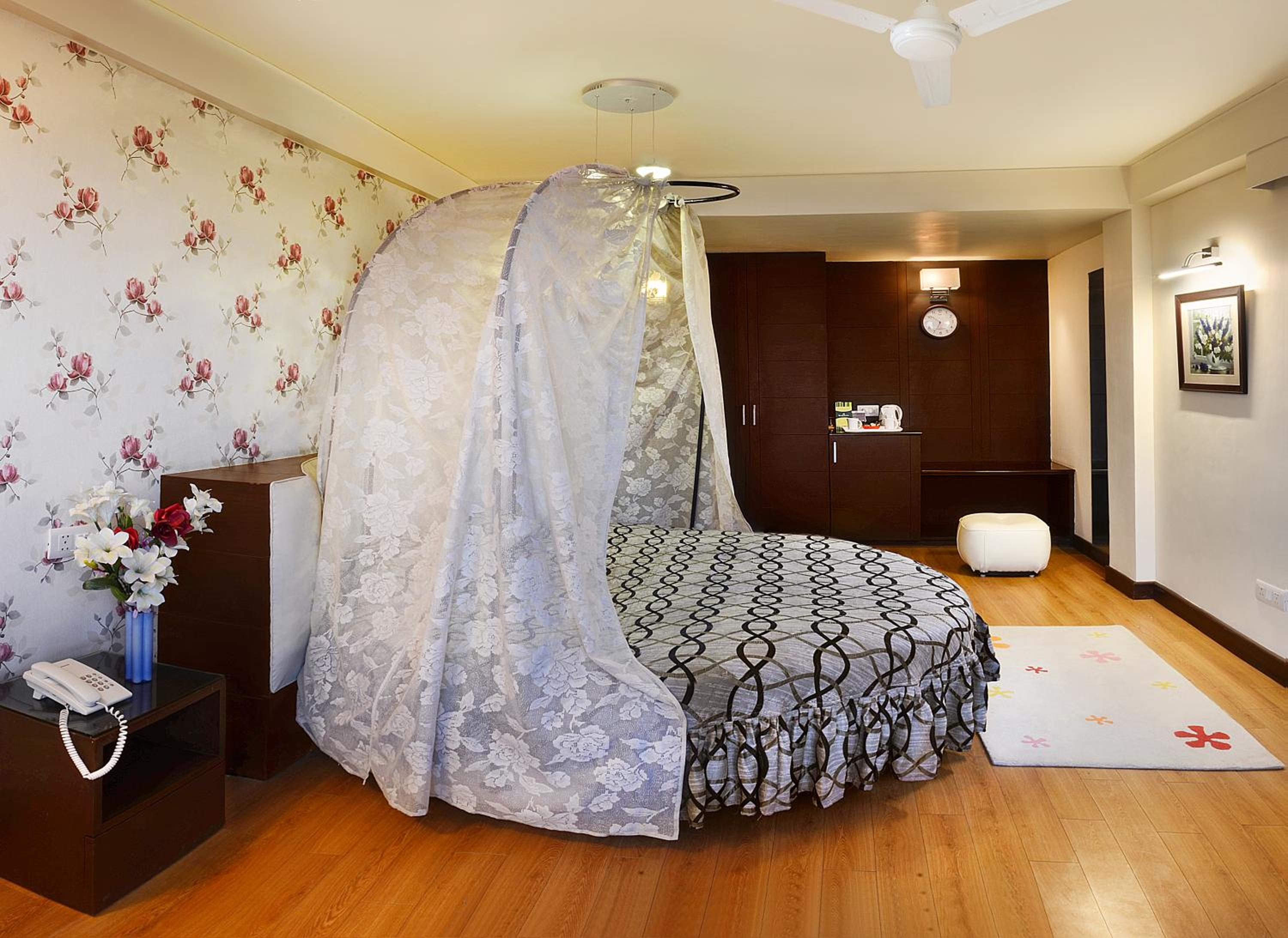 Honeymoon Special - Photo 5