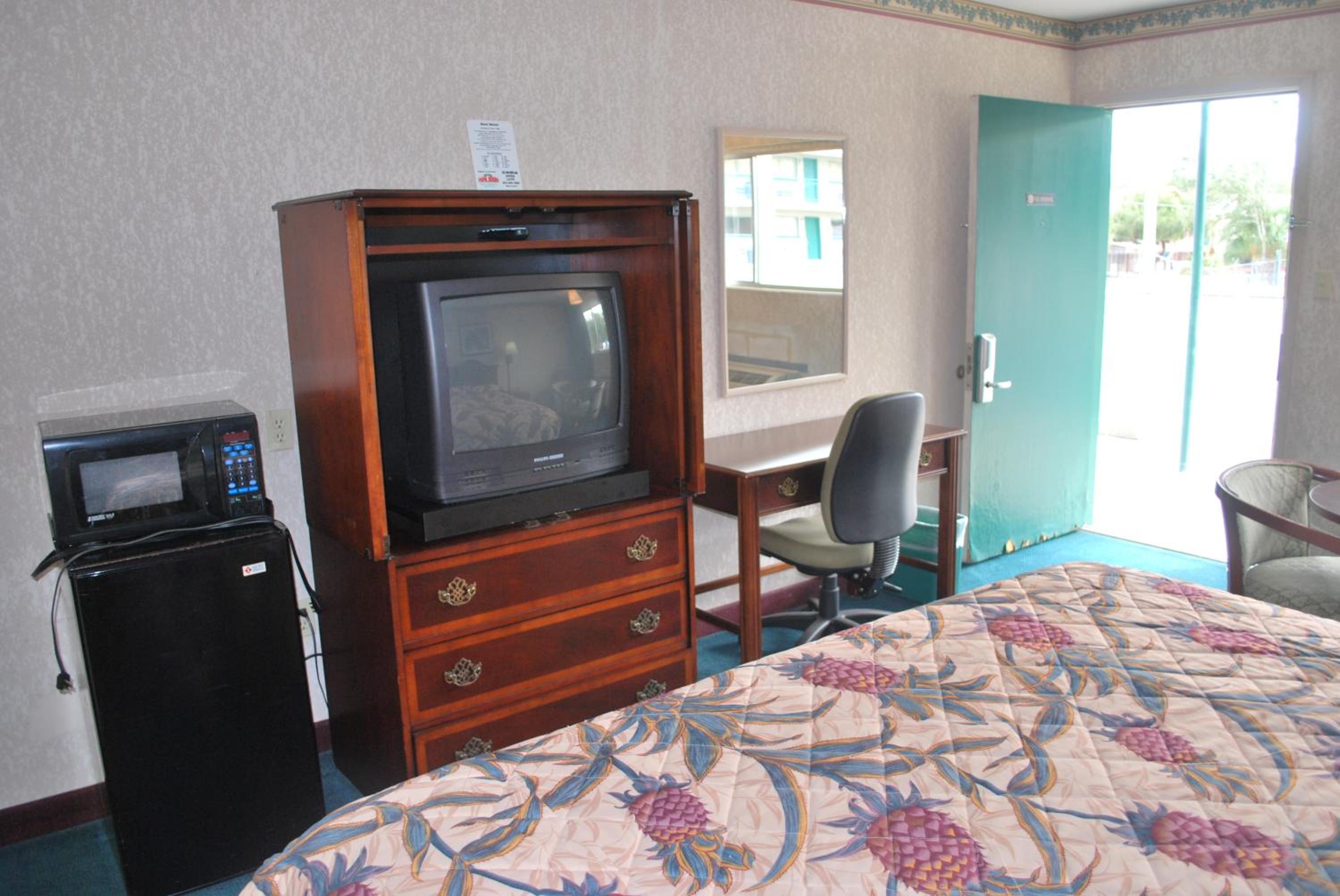 King Room - Non-Smoking photo 2