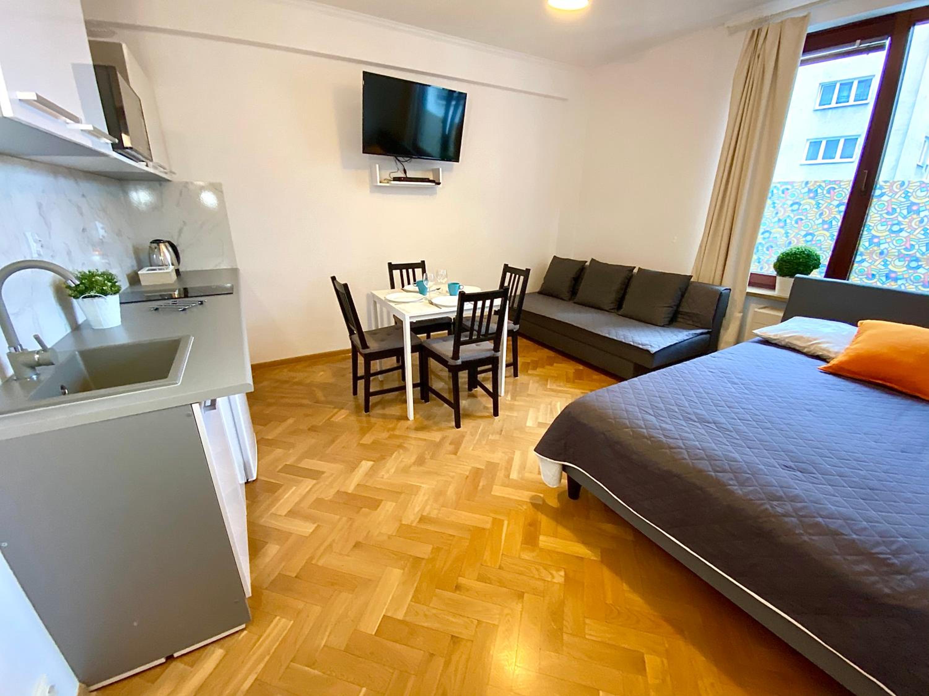 Three-Bedroom Apartment - Photo 4