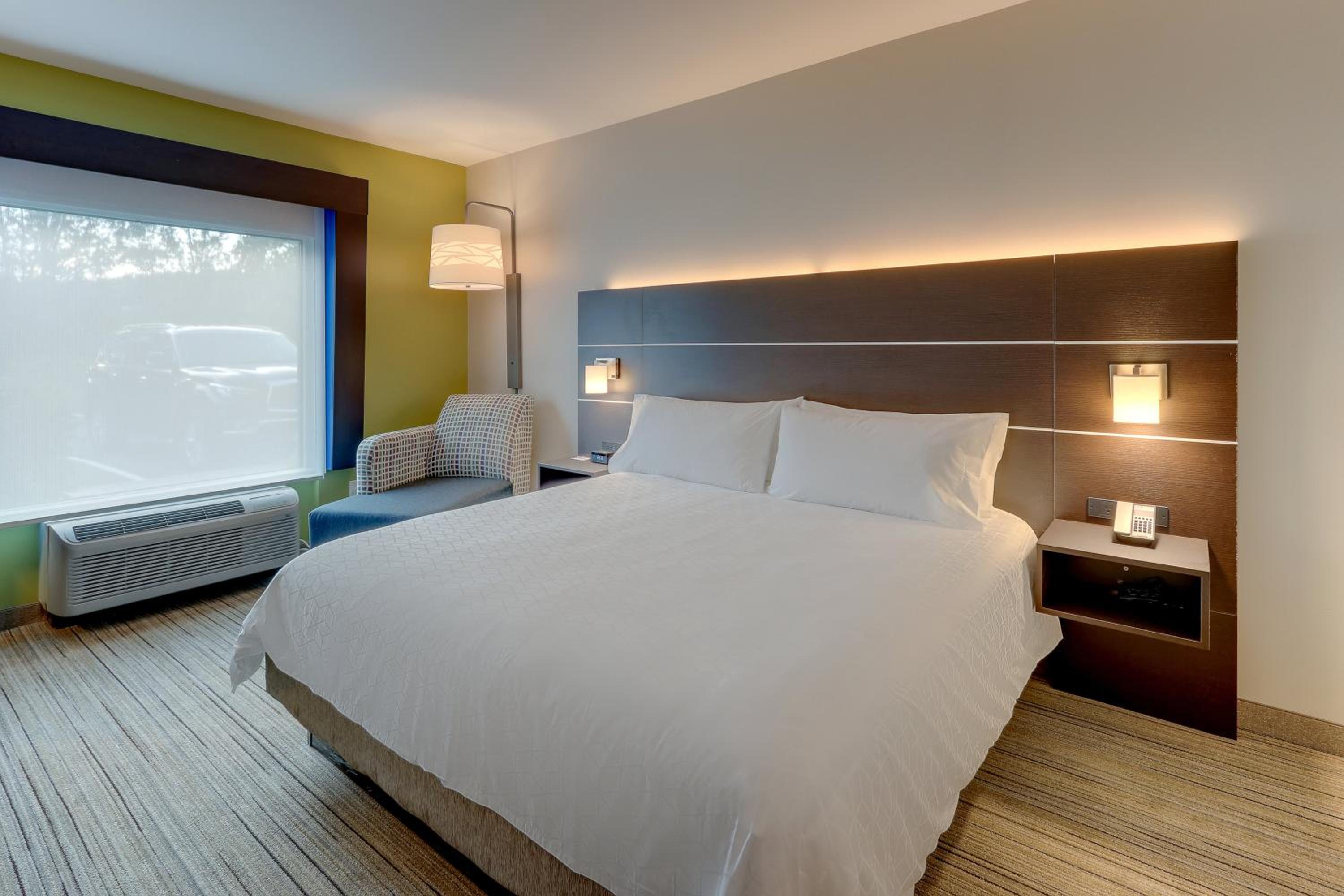 Standard King Room - Photo 4