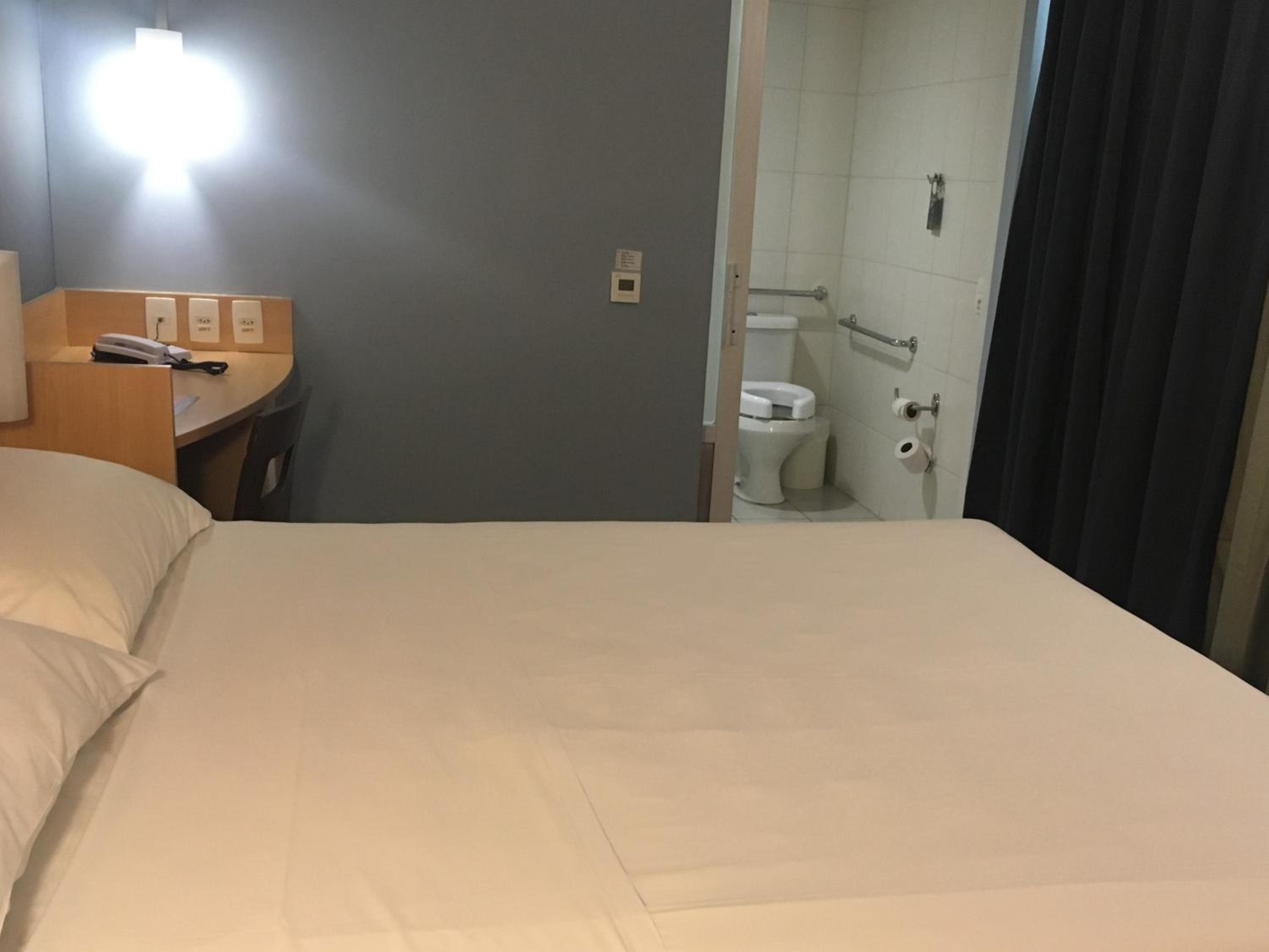 Standard Double Room - Disability Access photo 3