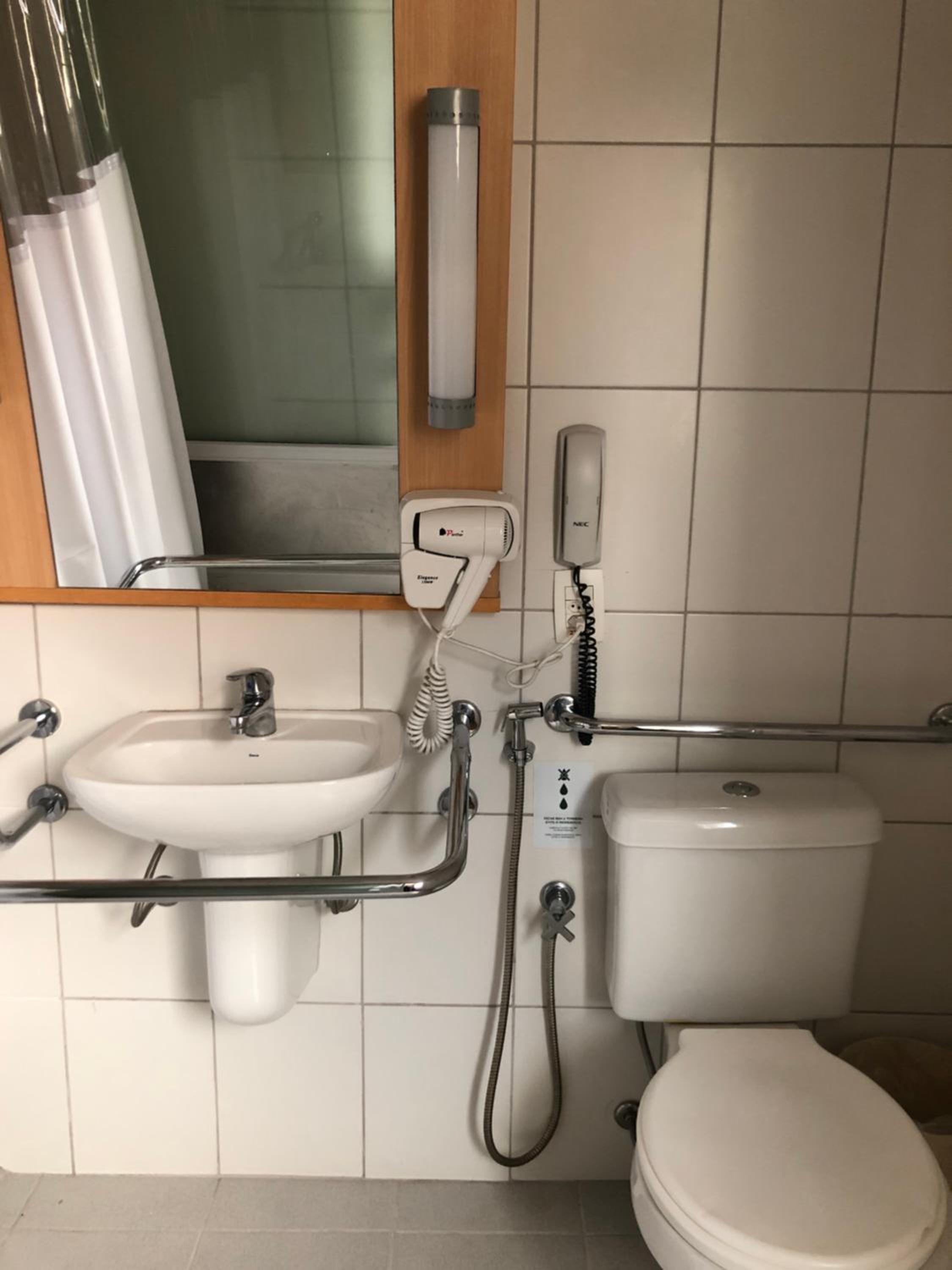 Standard Double Room - Disability Access photo 2