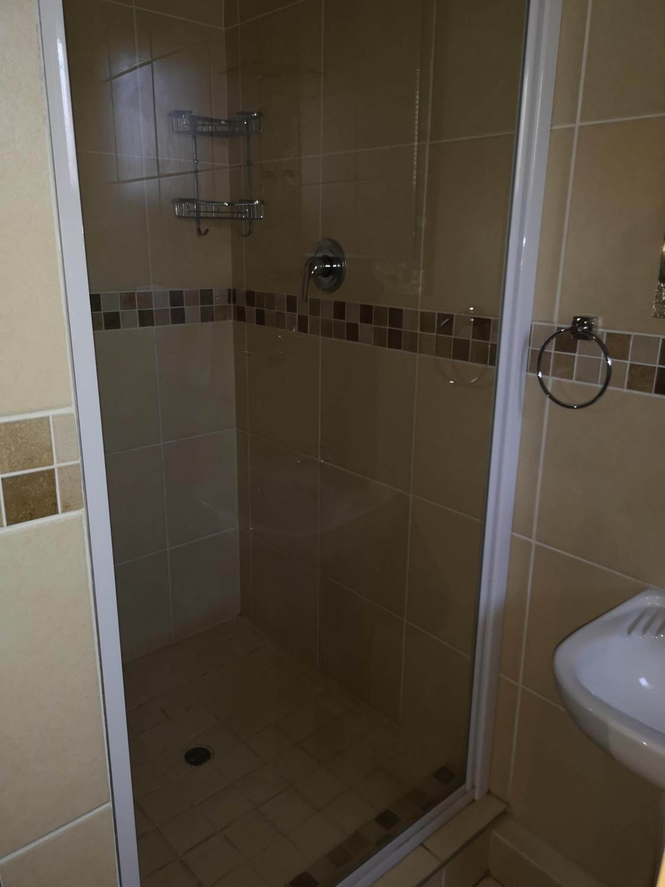 Twin Room with Shower - Photo 4