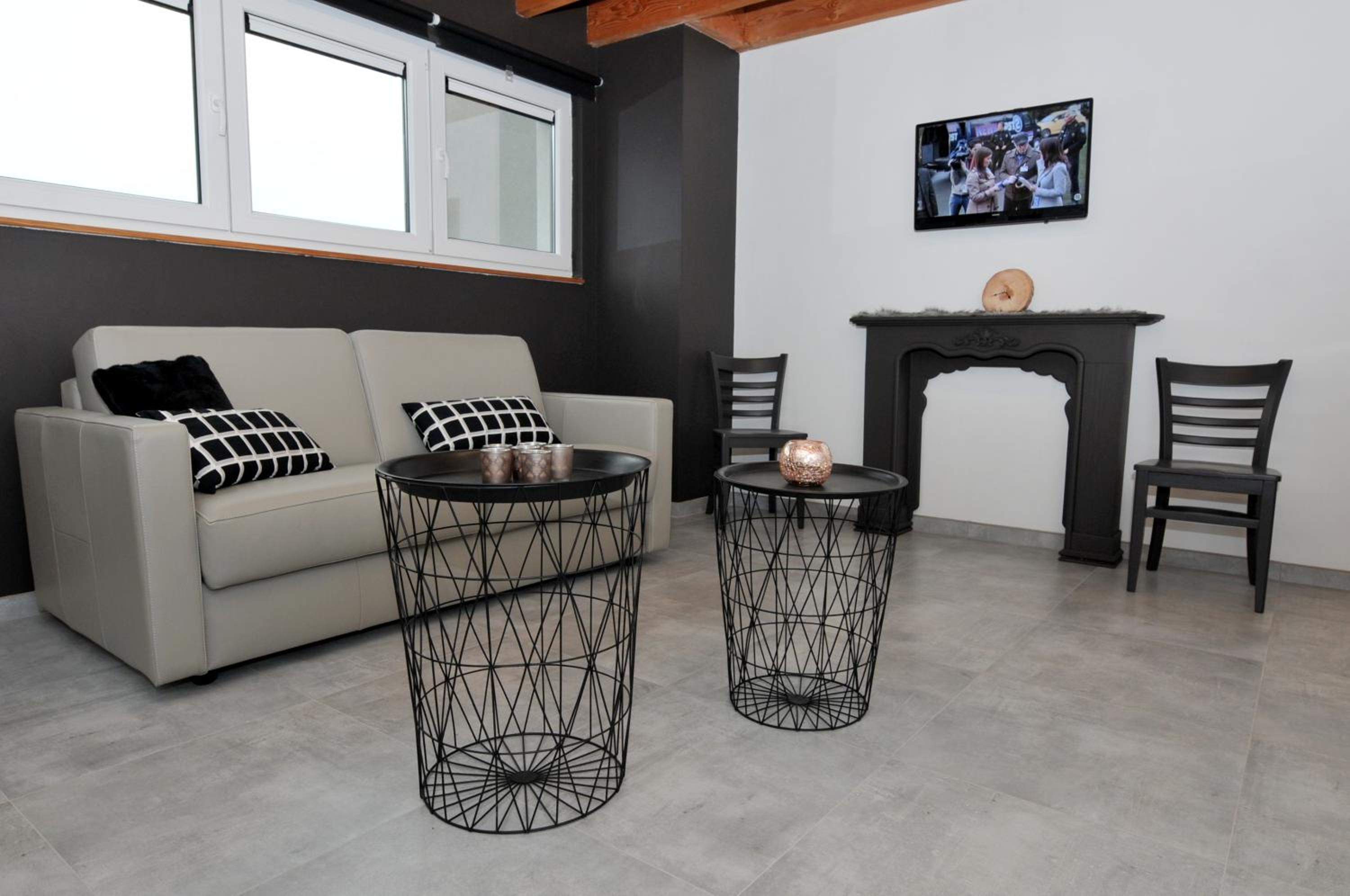 Two-Bedroom Apartment - Photo 2
