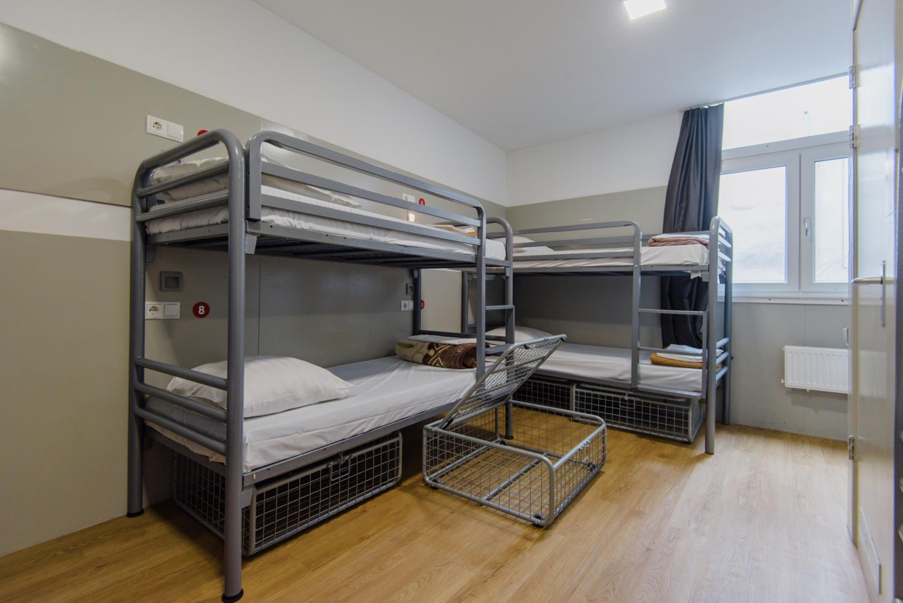 6-Bed Mixed Dormitory Room photo 1