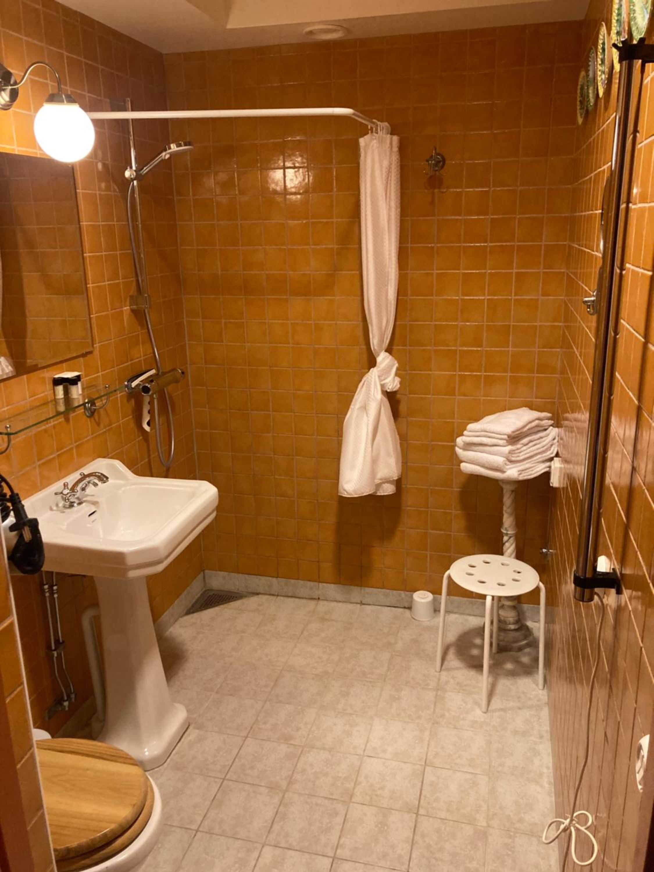 Suite - Photo 13