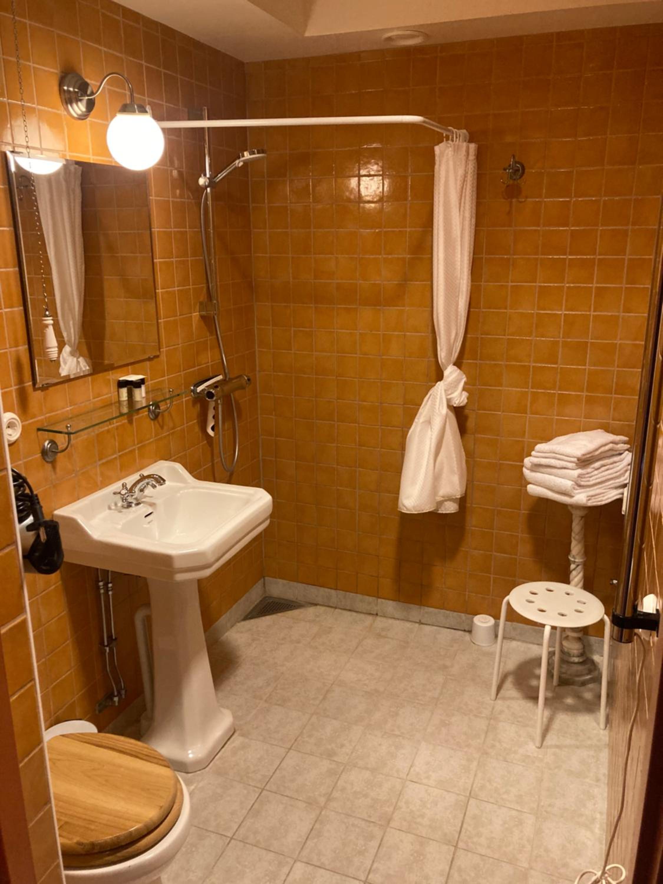 Suite - Photo 12