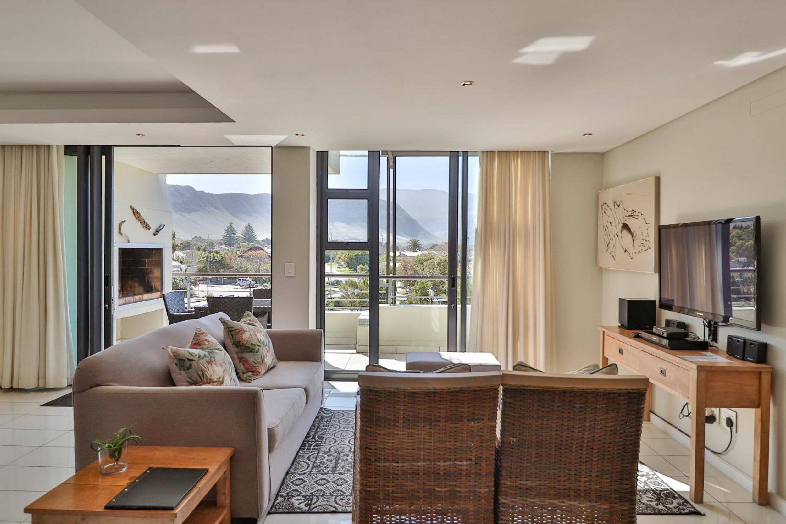 Three-Bedroom Apartment photo 1