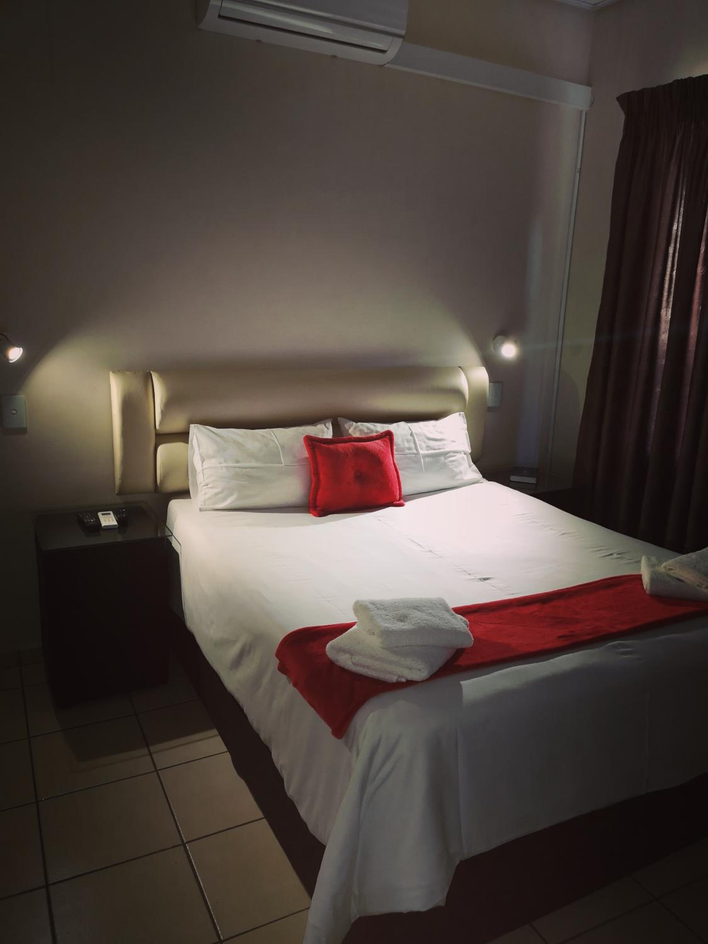 Deluxe Double Room with Bath - Photo 6