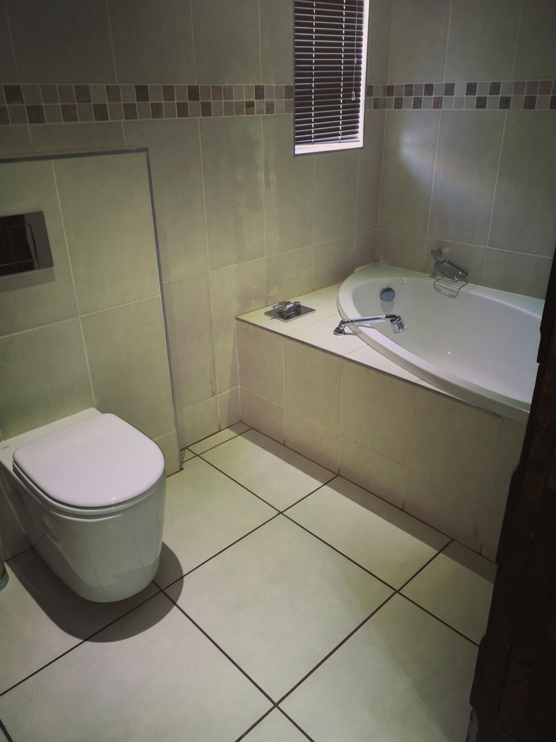 Deluxe Double Room with Bath - Photo 3
