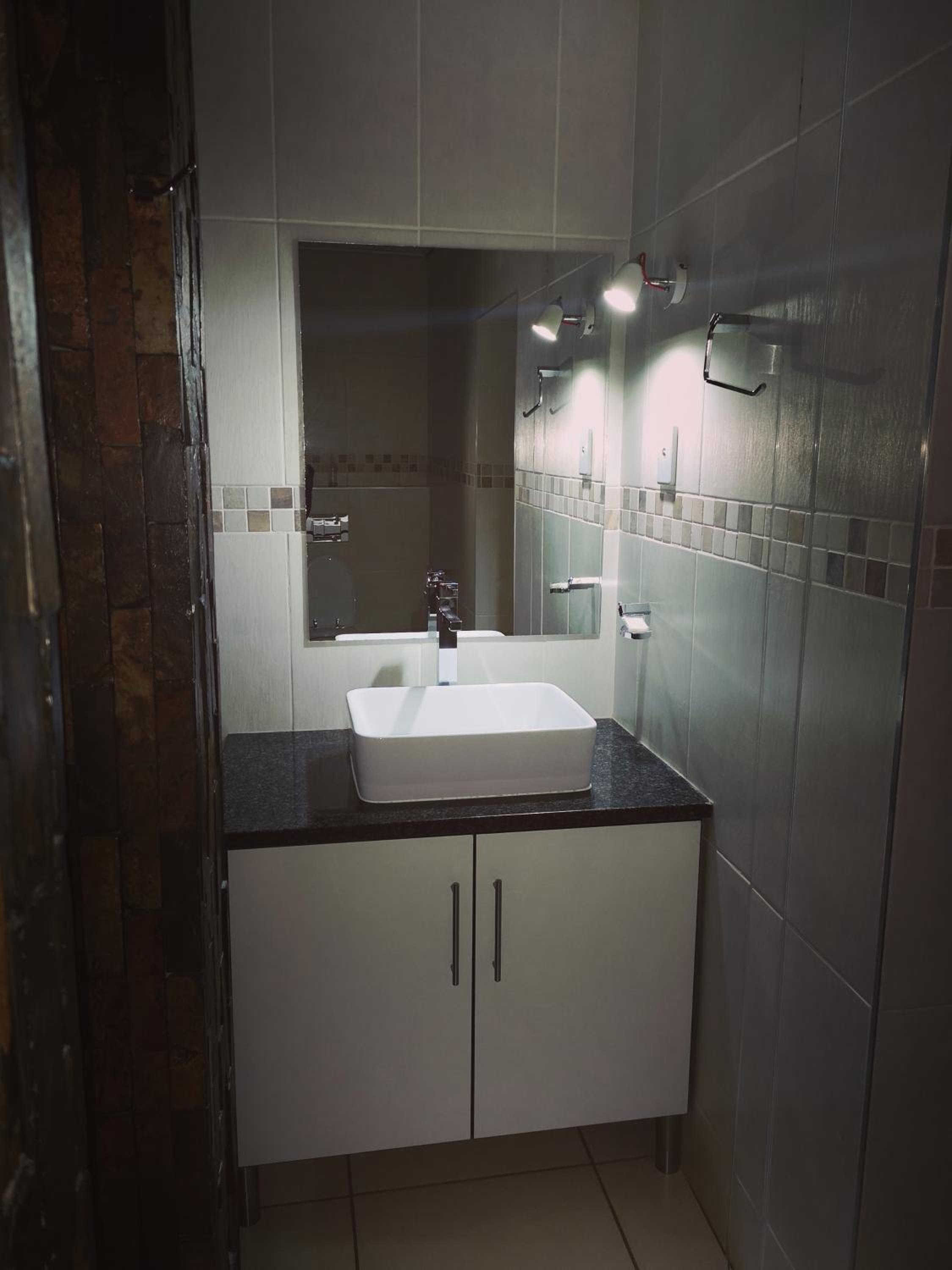 Deluxe Double Room with Bath - Photo 2