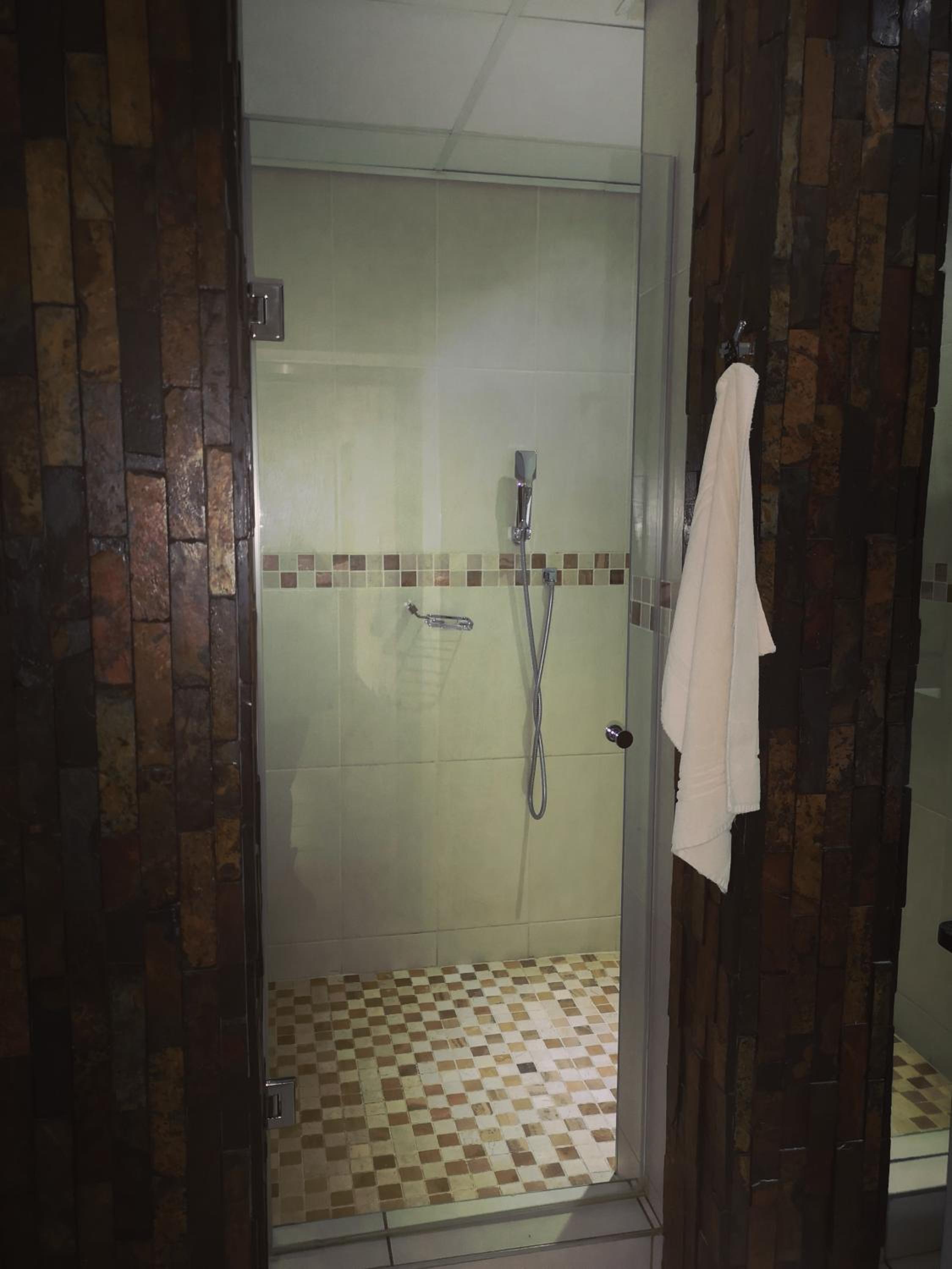 Deluxe Double Room with Bath - Photo 13