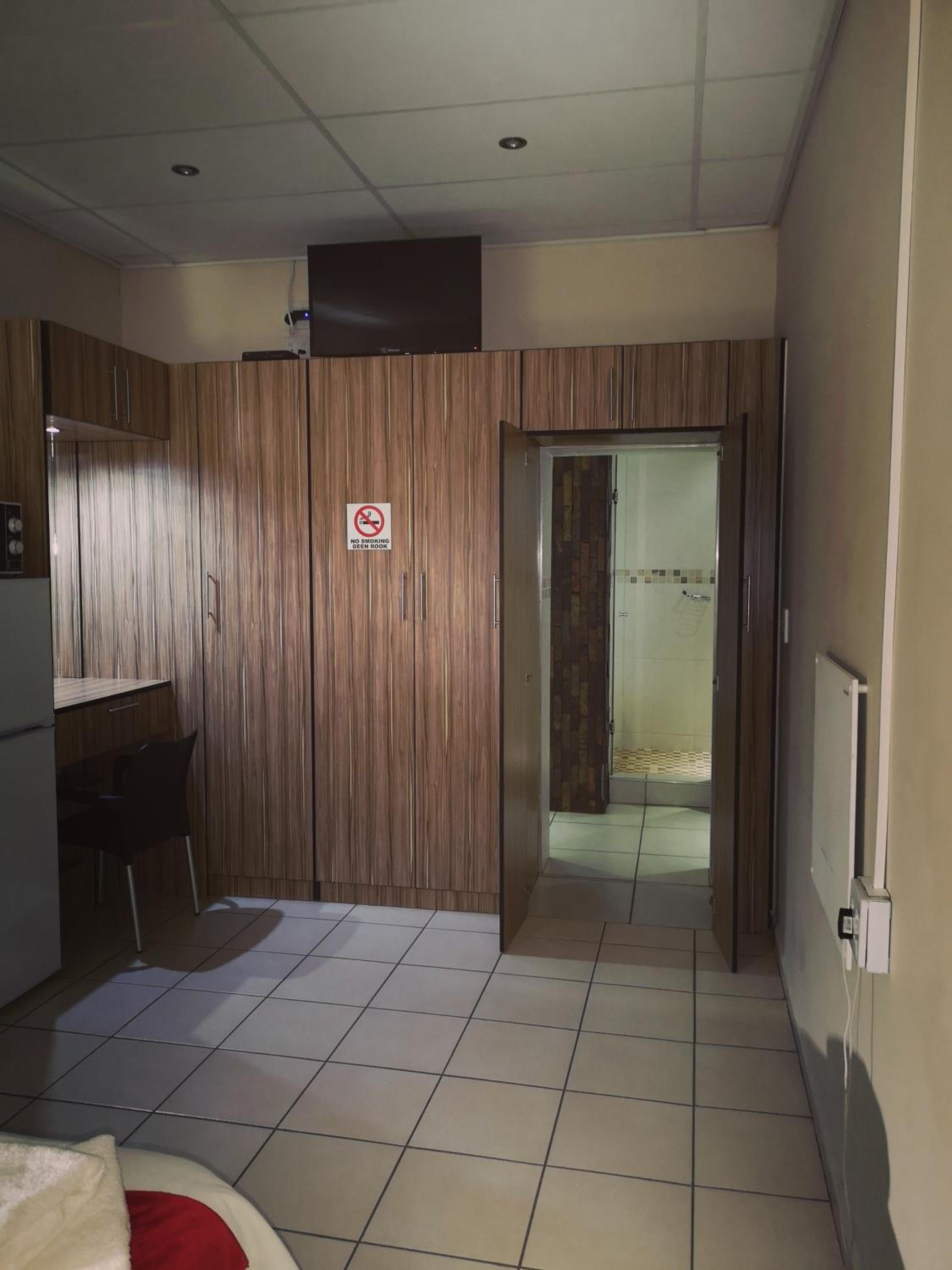 Deluxe Double Room with Bath - Photo 12