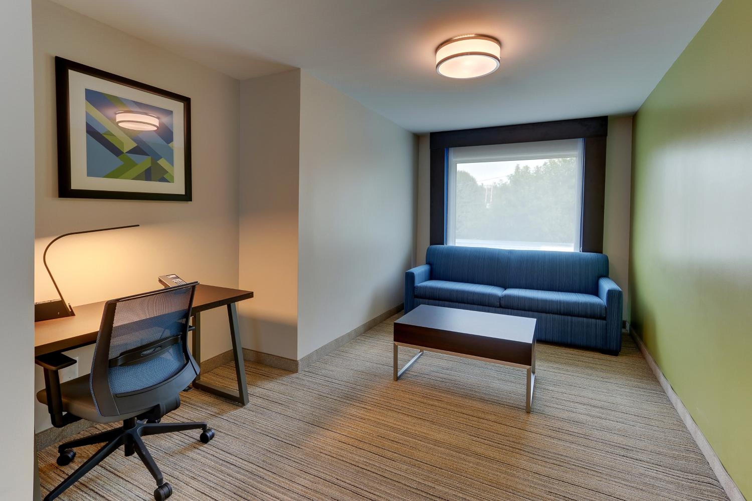 King Suite - Non-Smoking - Photo 1