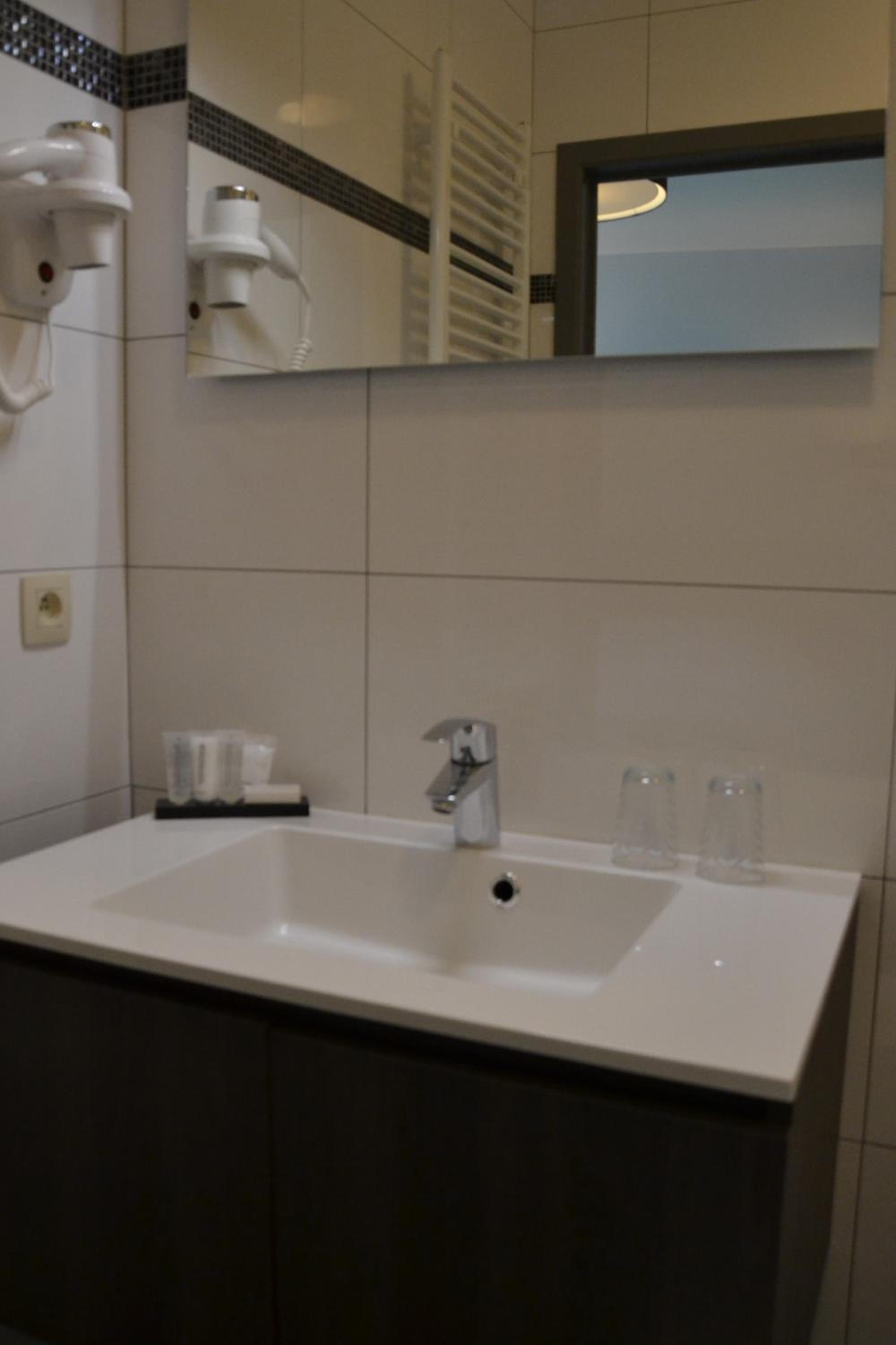Double Room with Garden View - Photo 4
